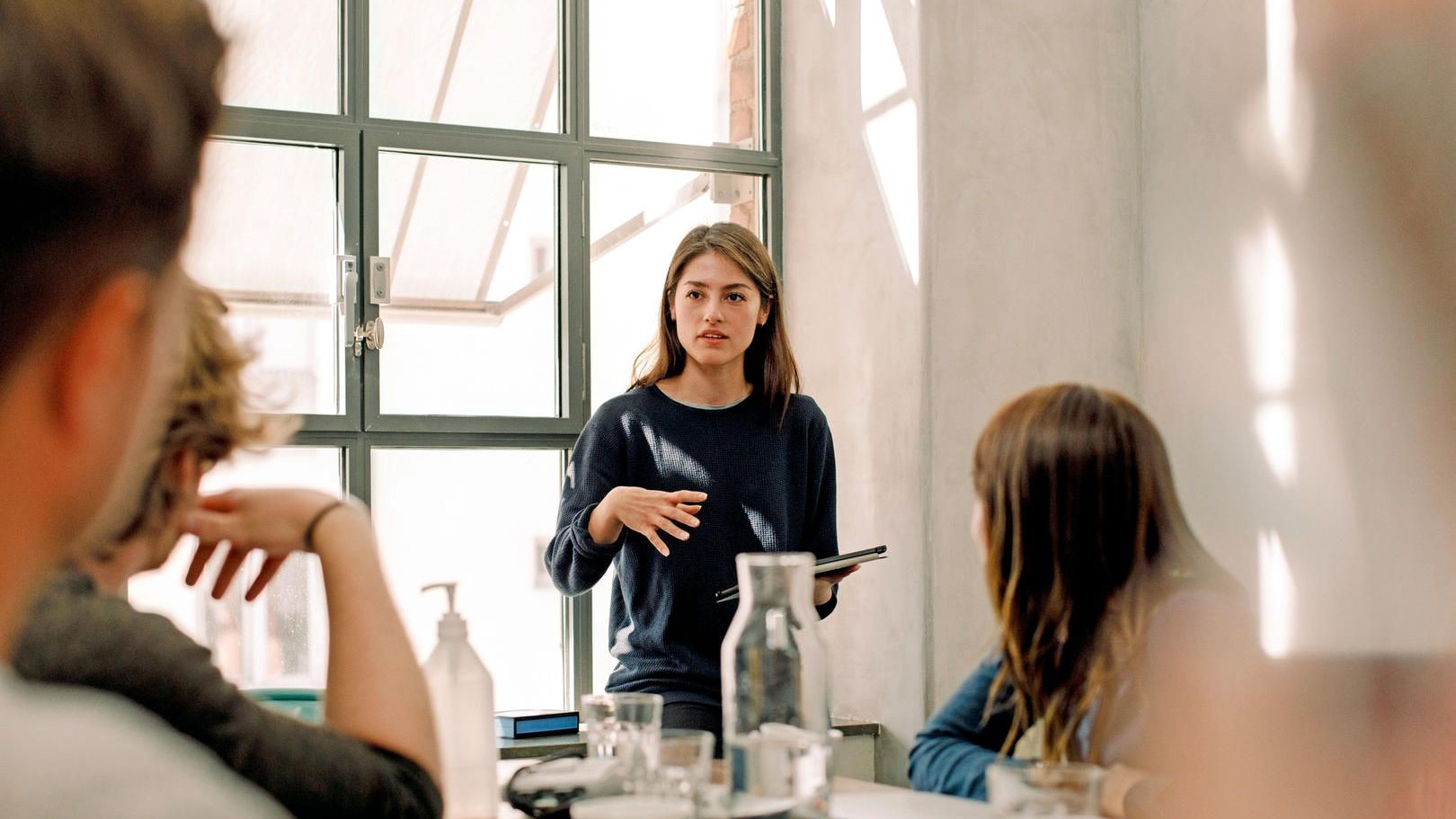 Studie zeigt: In drei Viertel der Unternehmen wird geduzt.
