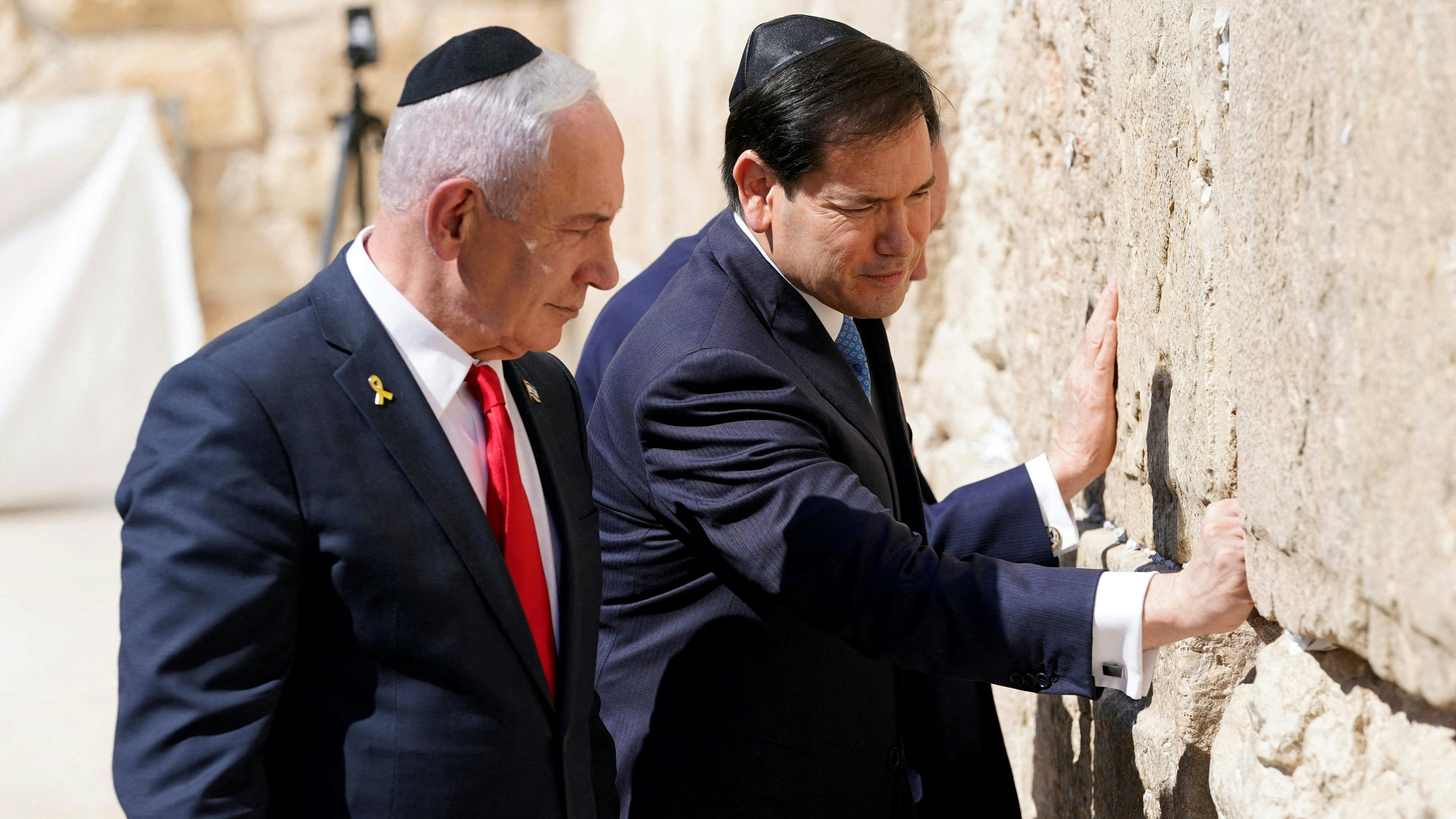 U.S. Secretary of State Marco Rubio and Israeli Prime Minister Benjamin Netanyahu visit the Western Wall, Judaism's holiest prayer site, in Jerusalem's Old City, September 14, 2025. REUTERS/Nathan Howard/Pool
