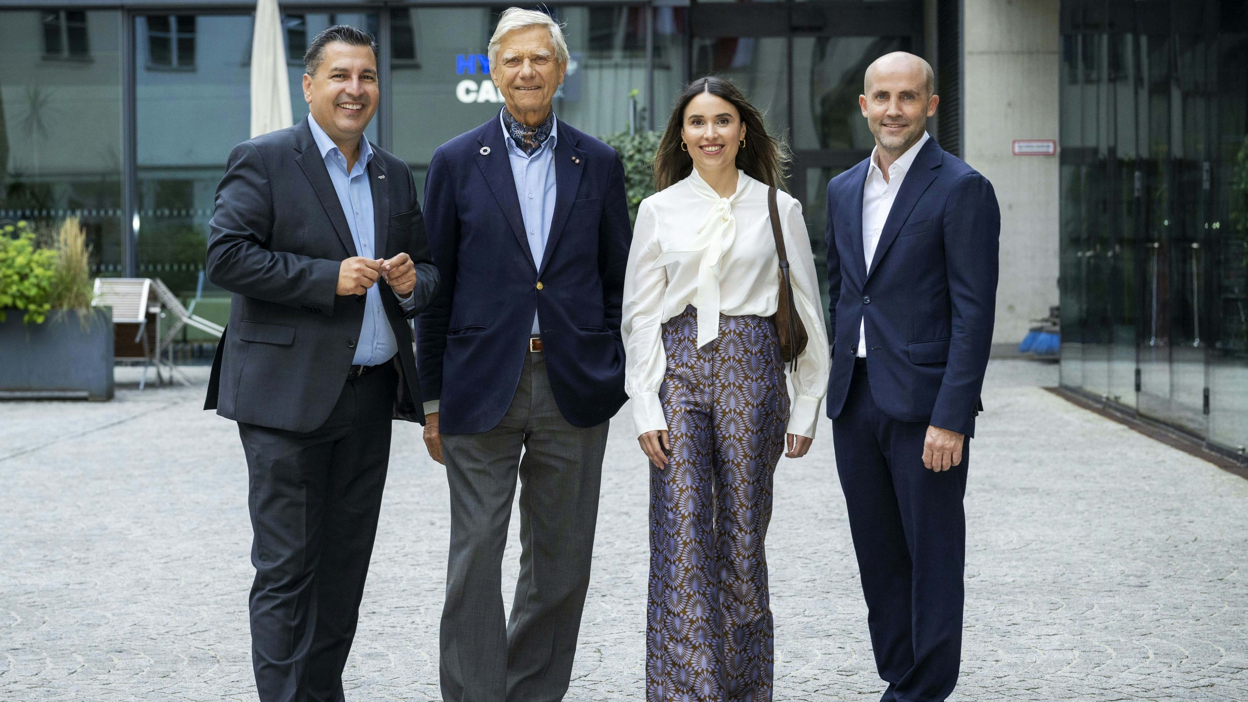 Marcus Hofer (Geschäftsführer der Standortagentur Tirol), Hermann Hauser (Schirmherr des Hermann Hauser Frontier Labs), Jasmin Güngör (Geschäftsführerin Onsight Ventures) und Klaus Grössinger (Geschäftsführer Onsight Ventures). 