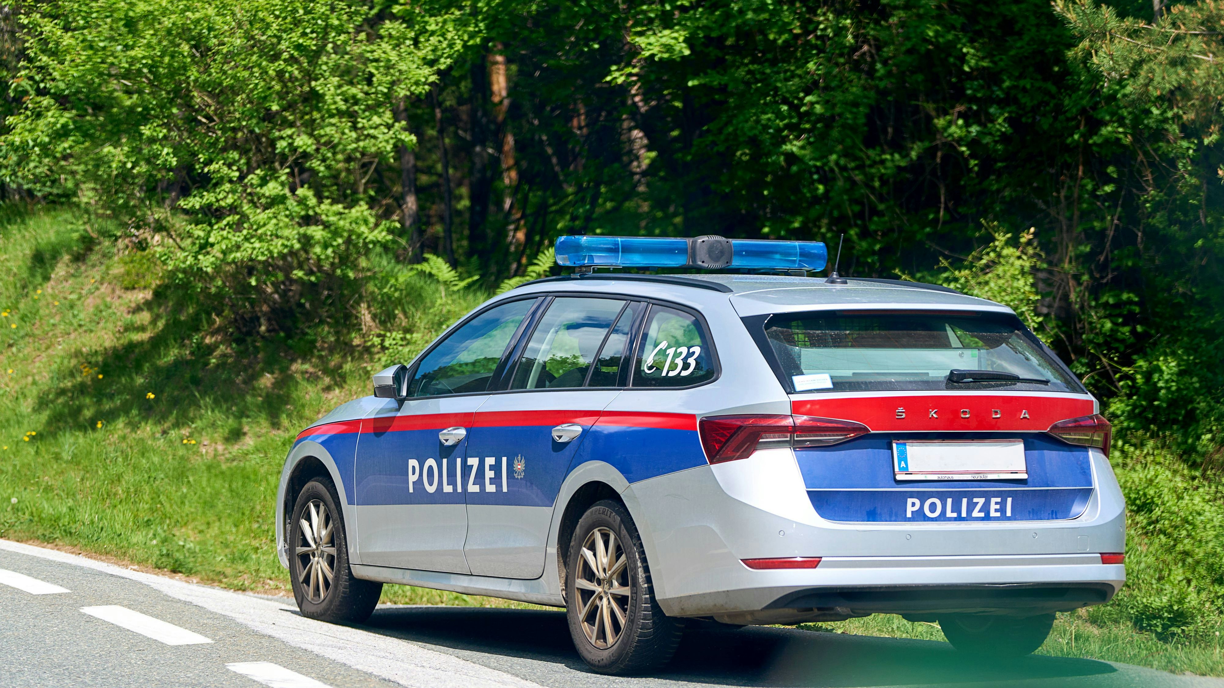 Austria - 11 May 2024: An Austrian police vehicle on patrol, ready for traffic checks and ensuring public safety near the border with Bavaria in Germany *** Ein österreichisches Polizeifahrzeug auf Streife, bereit für Verkehrskontrollen und die Gewährleistung der öffentlichen Sicherheit nahe der Grenze zu Bayern in Deutschland