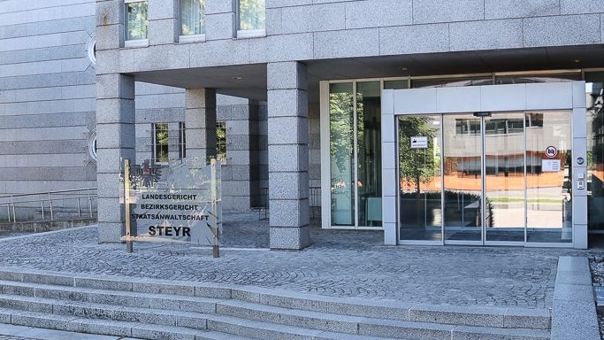 Die vier Angeklagten mussten sich am Landesgericht Steyr verantworten. (Archivbild)