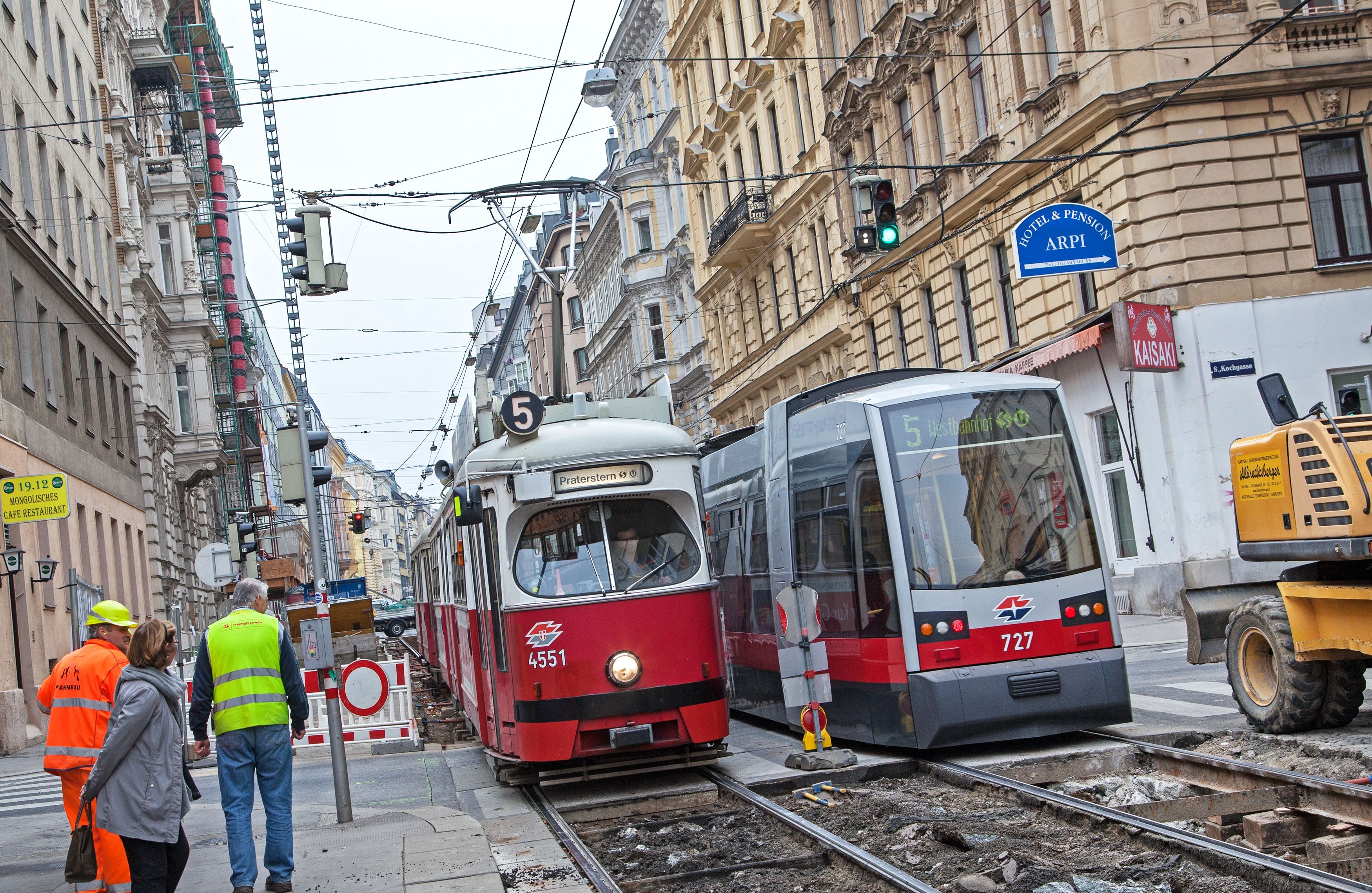 Gleisbaustelle: Linie 5 fährt nicht zwischen Westbahnhof und Josefstädter Straße. 