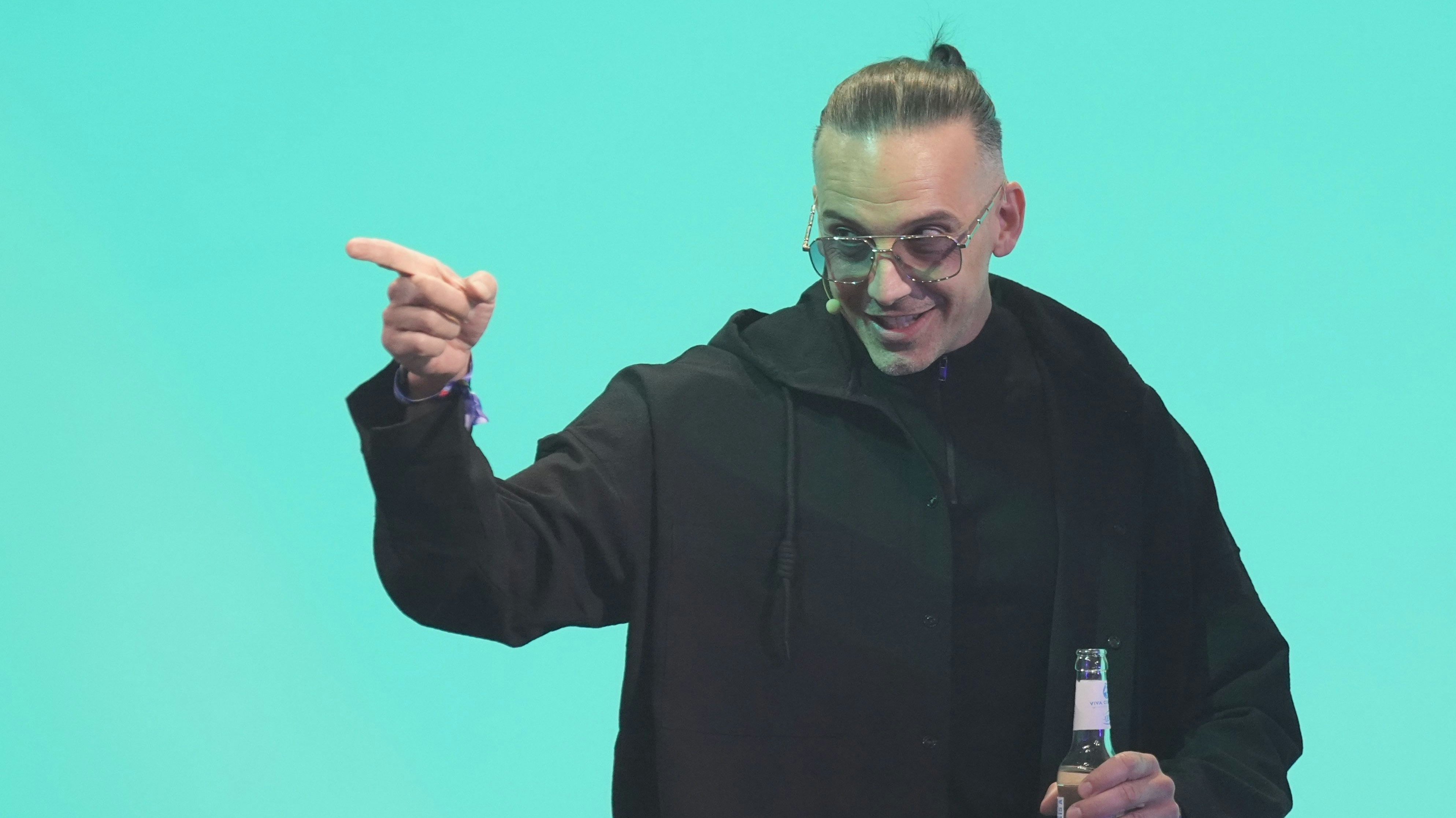 Heute.at - Mit Forever – Rapper RAF Camora stürmt wieder Platz 1