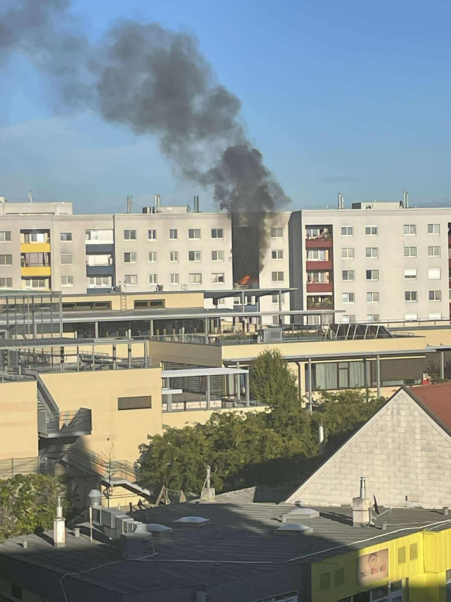 Feuer in Wiener Wohnhaus sorgt für Großeinsatz