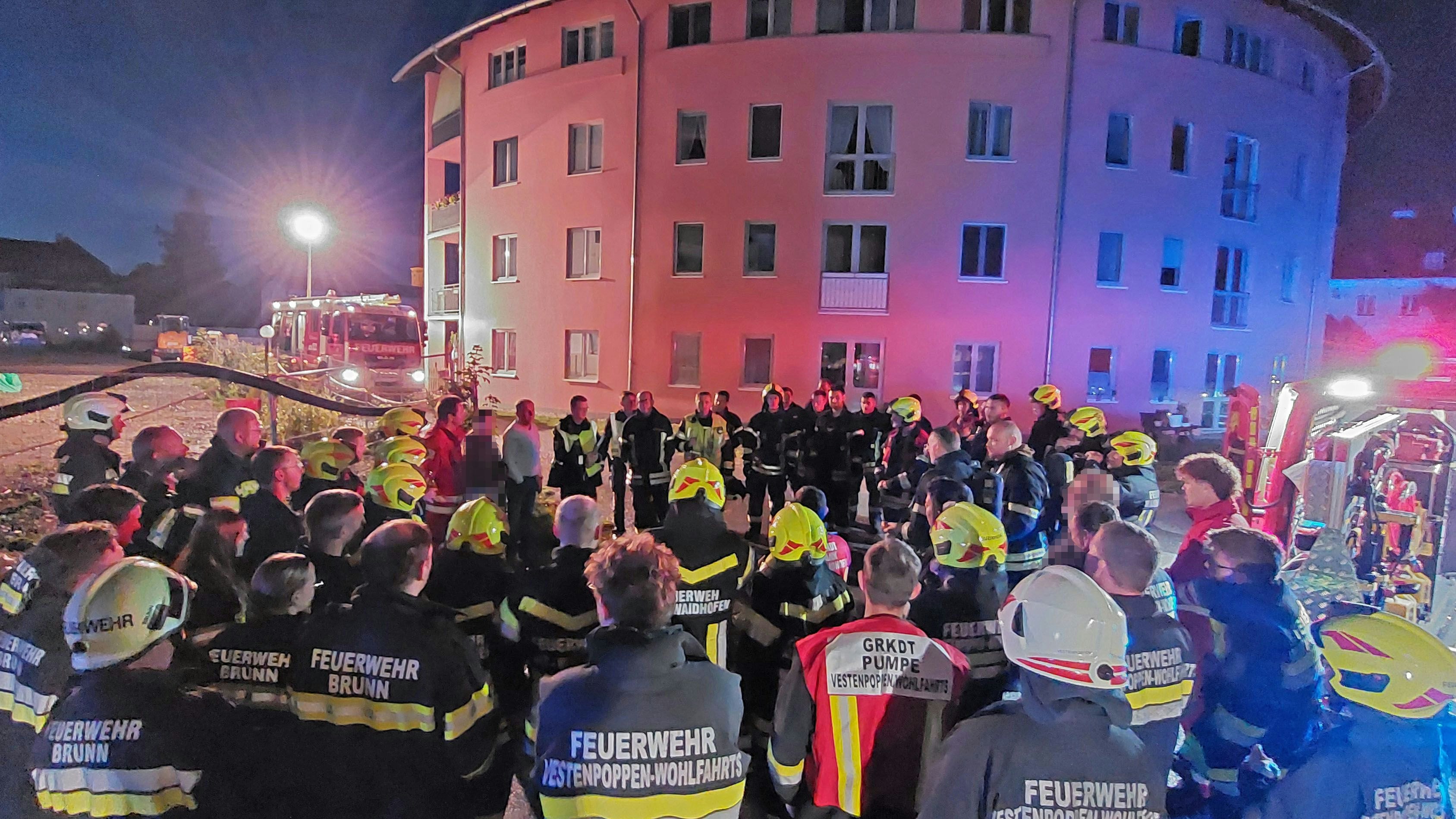 Heute.at - Großeinsatz nach Explosion – Wohnhausanlage evakuiert