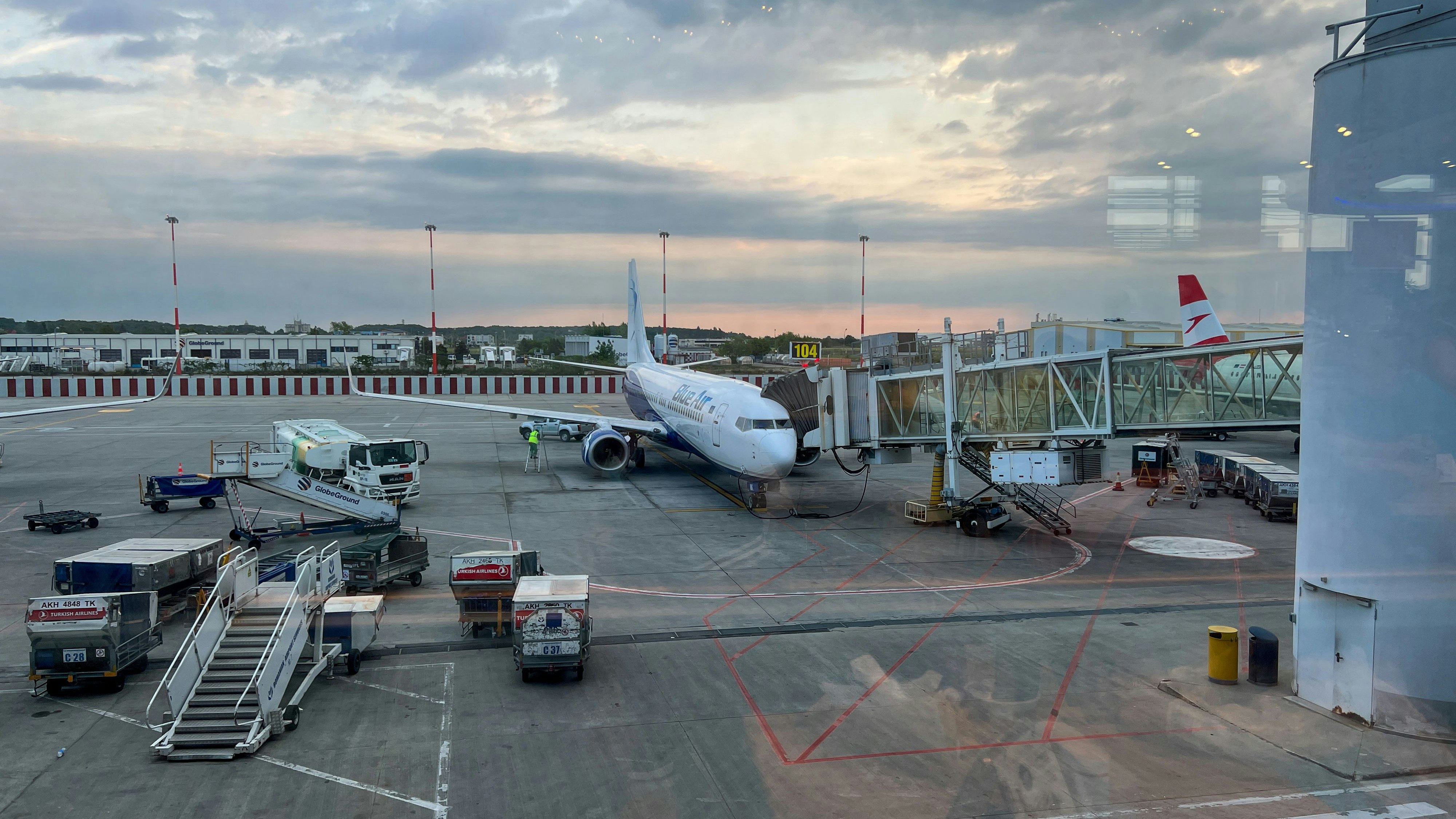 Heute.at - Fluggäste beteten – plötzlich flogen an Bord die Fäuste