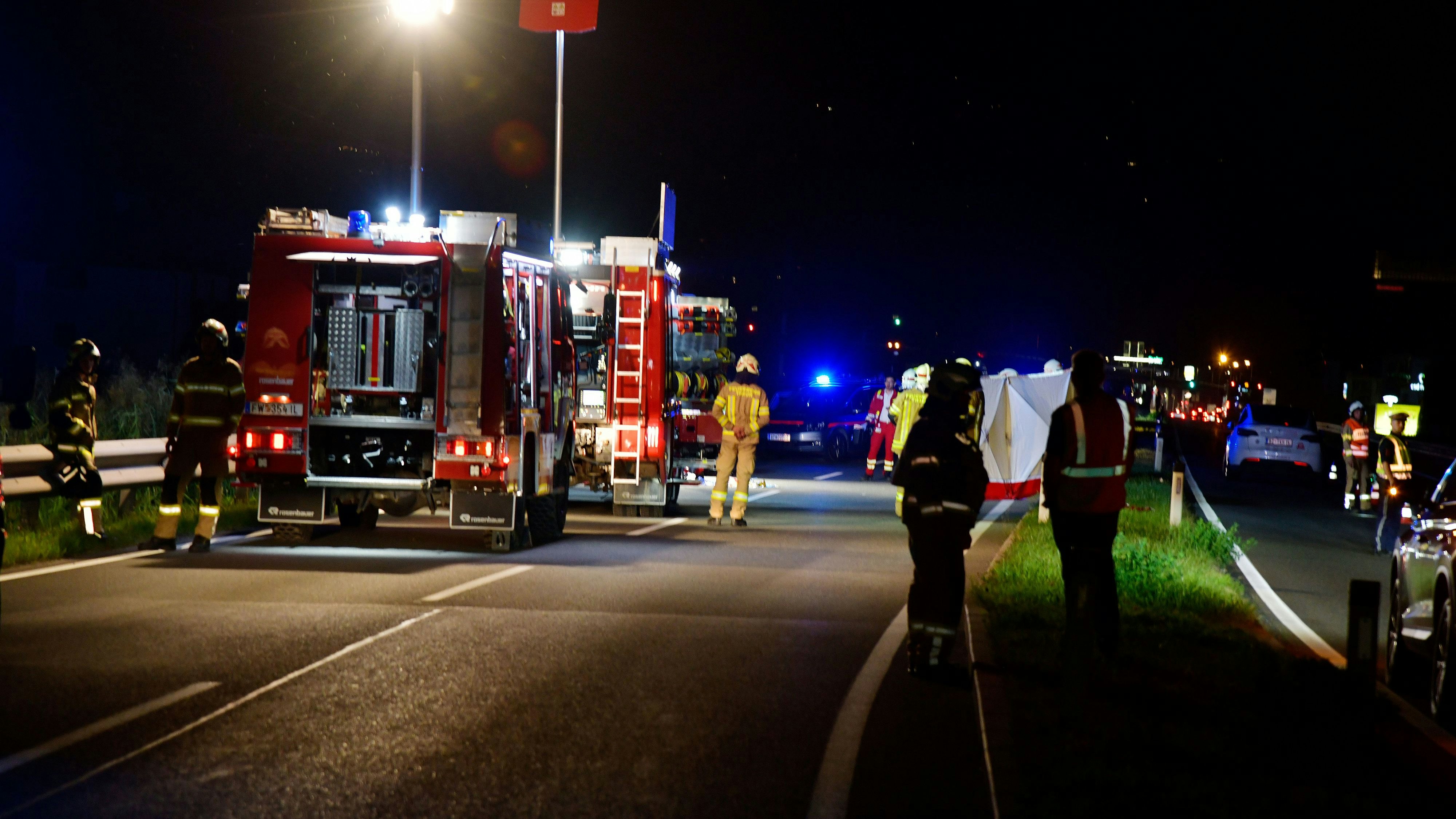 Heute.at - Biker bleibt nach Crash verletzt auf Straße liegen