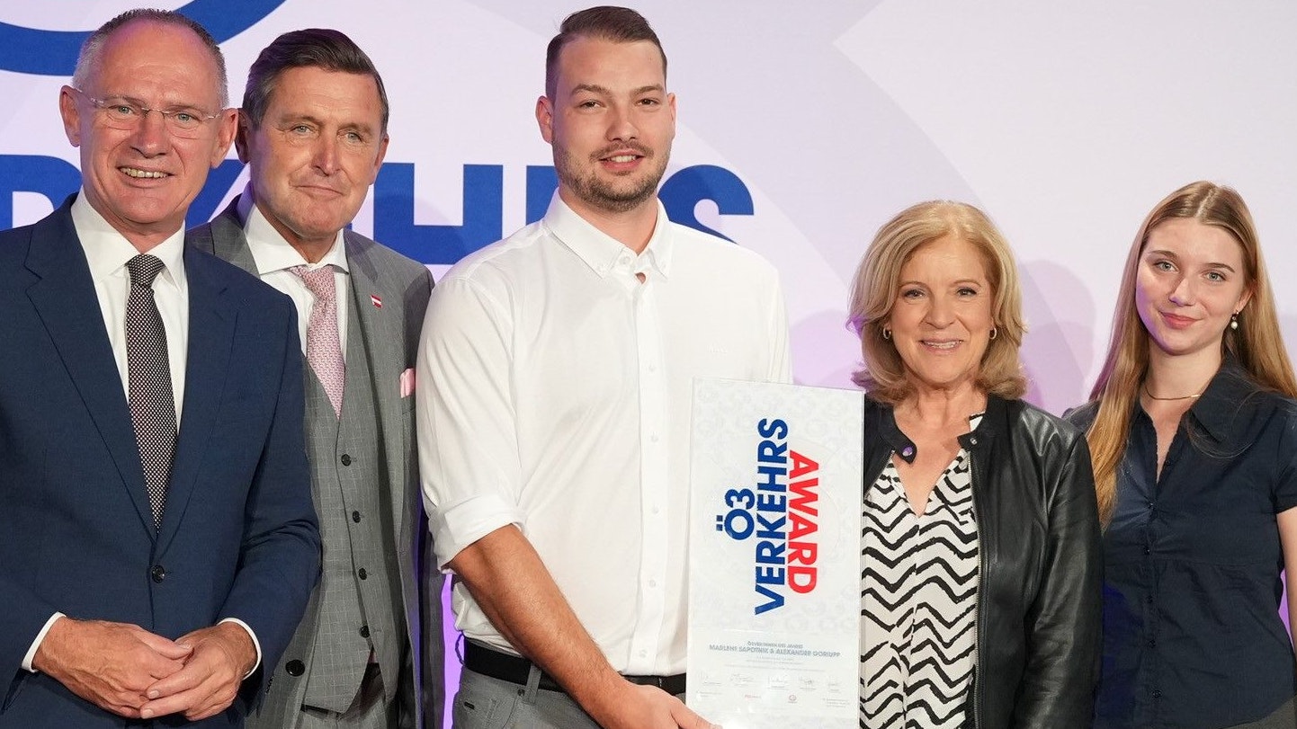 Heute.at - Nicht überlegt Helden retten Mann aus brennendem Auto