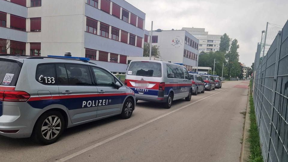 Heute.at - Waffen-Video aufgetaucht – Großeinsatz in Wiener Schule