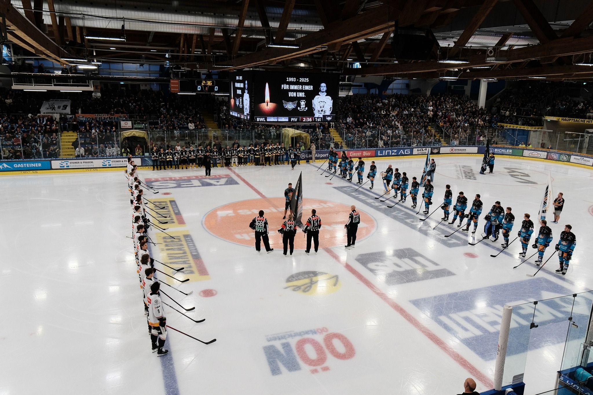 Die Black Wings hielten am Freitag für den verstorben Spieler 