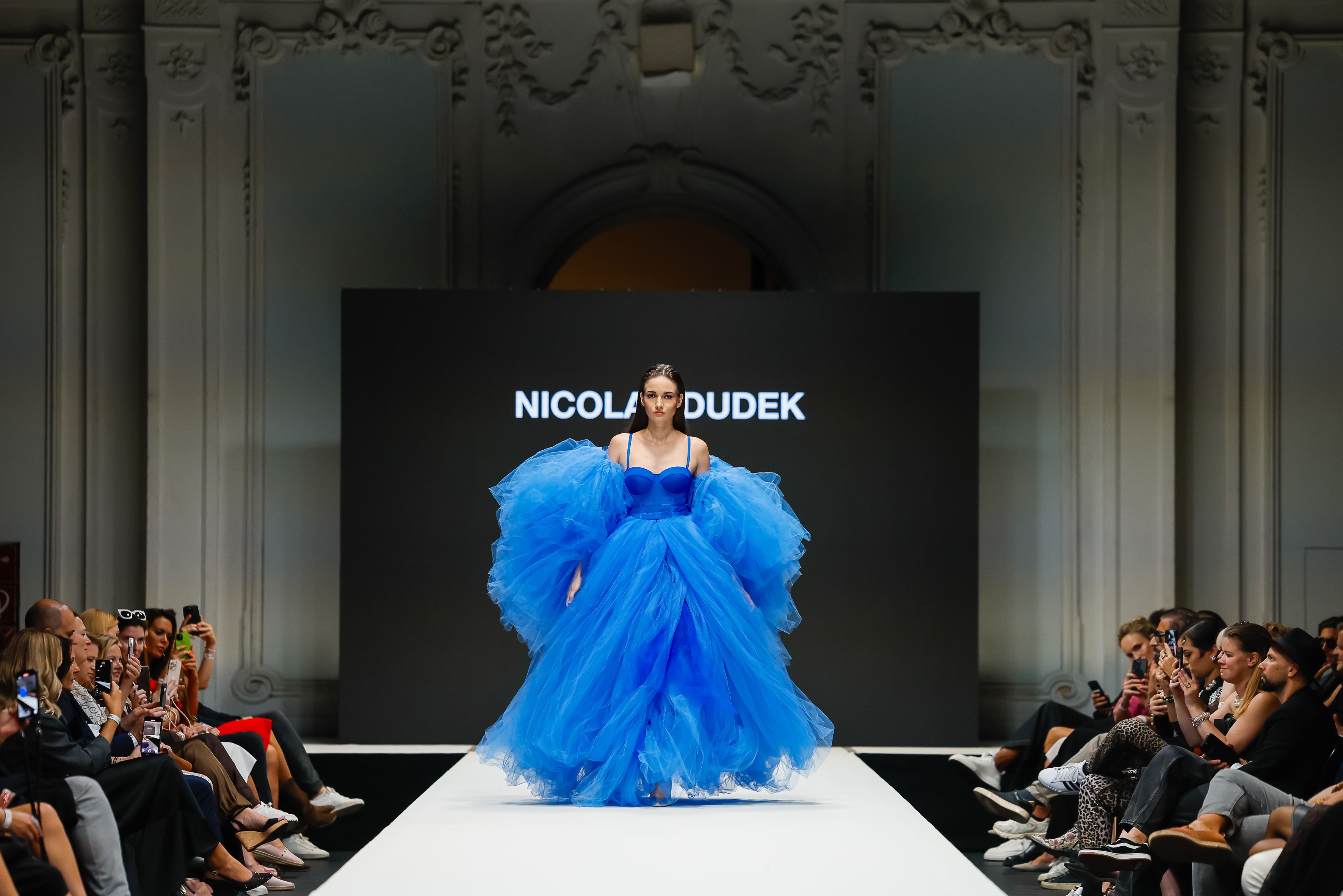Zwischen spektakulären Runway-Looks und Vintage-Schätzen wird das MuseumsQuartier zum Treffpunkt der Wiener Fashion-Szene.