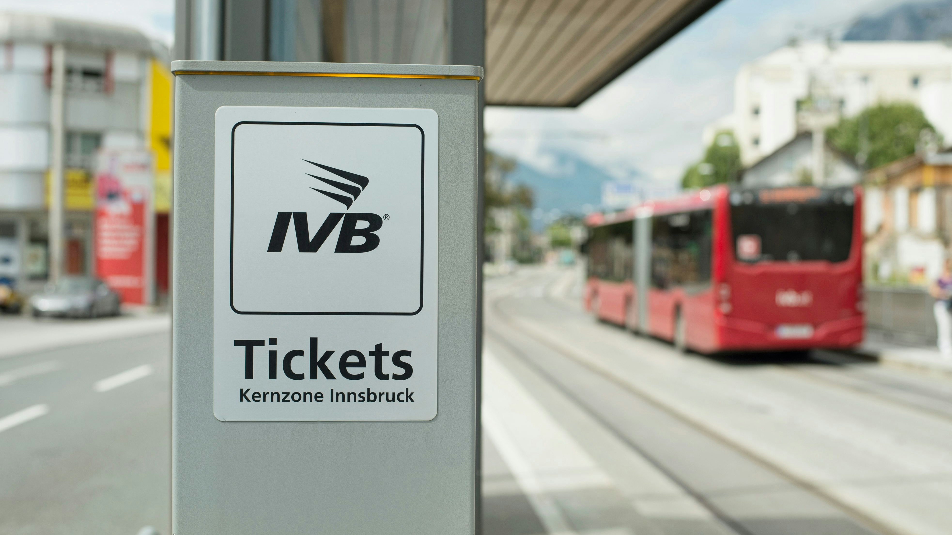 Justizwache-Bediensteter trieb in den Innsbrucker Öffis offenbar sein Unwesen.