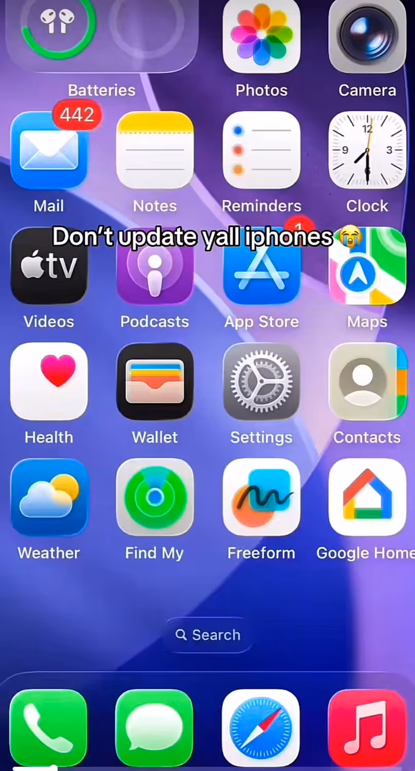 Viele User fühlen sich beim Glas-Look an alte Samsung- oder Windows-Vista-Geräte erinnert – und nennen das Update 
