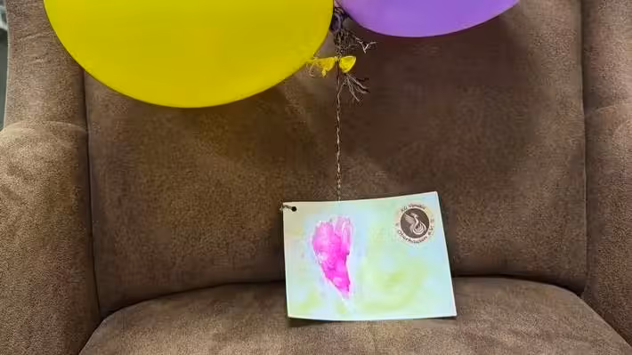 Diese Grußkarte ließ ein Siebenjähriger in die Lüfte steigen – sie landete auf einem Polizeiposten.