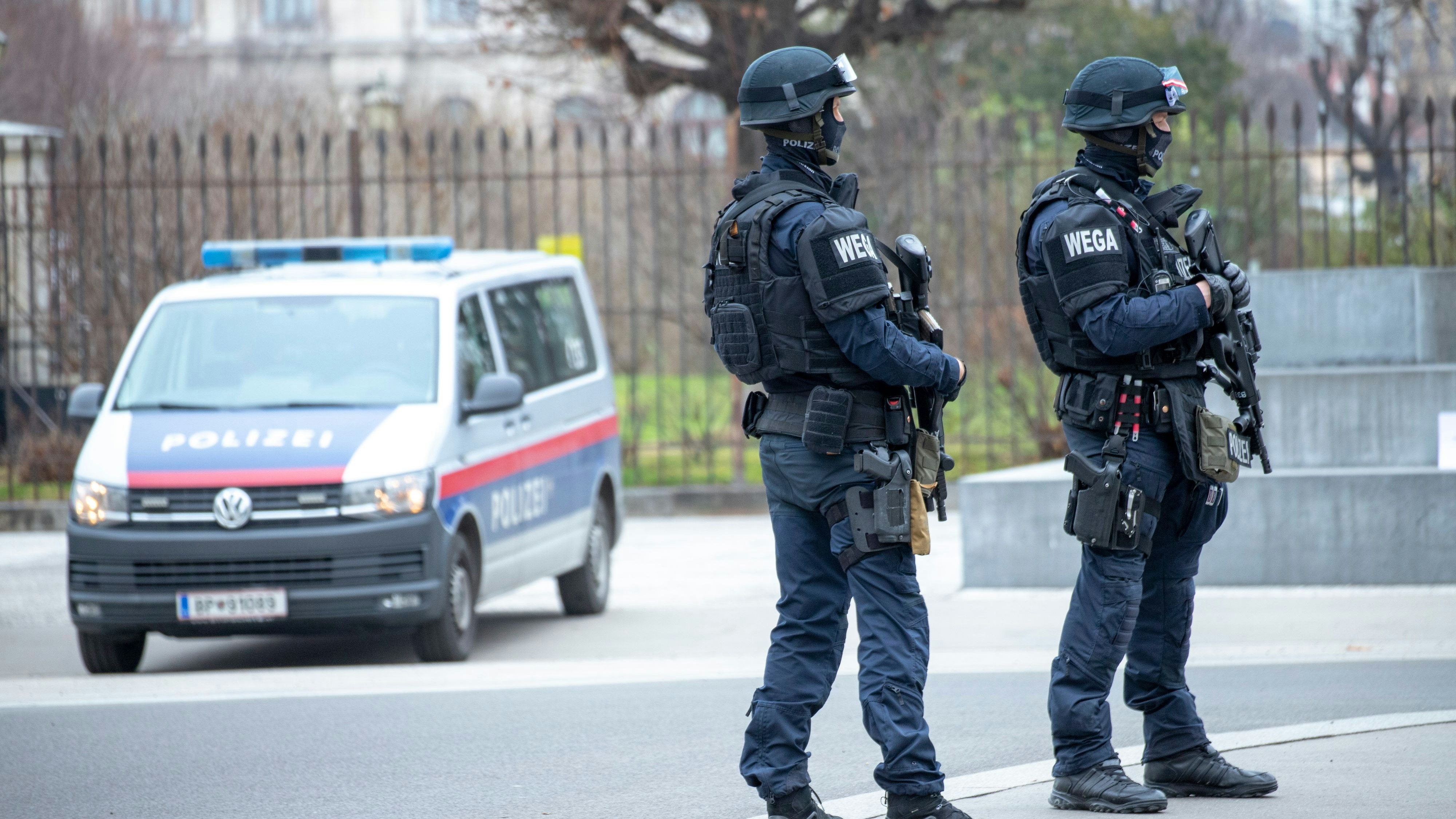 Heute.at - Jugendliche mit Umbringen gedroht – WEGA rückt aus