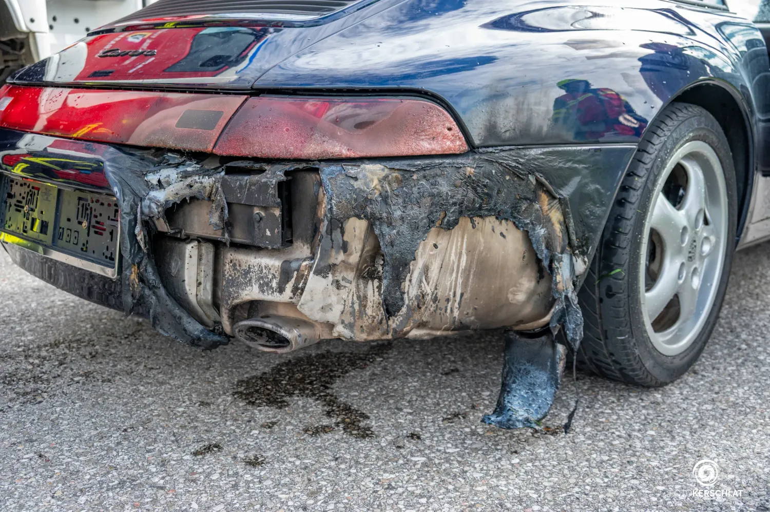 Der Porsche wurde schwer beschädigt, der Schaden dürfte immens sein.