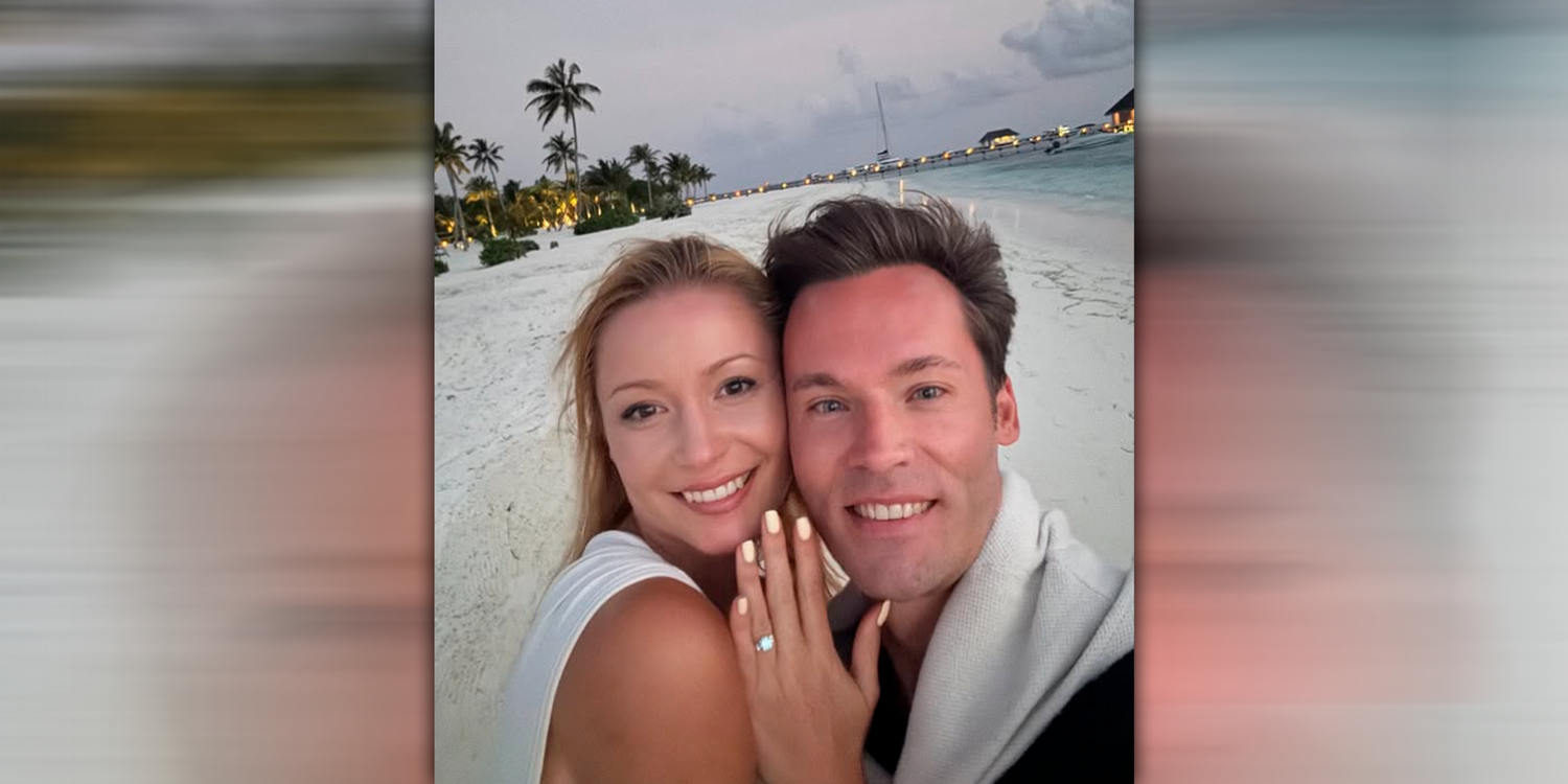 Kaleen mit Ring und ihrem Marvin.