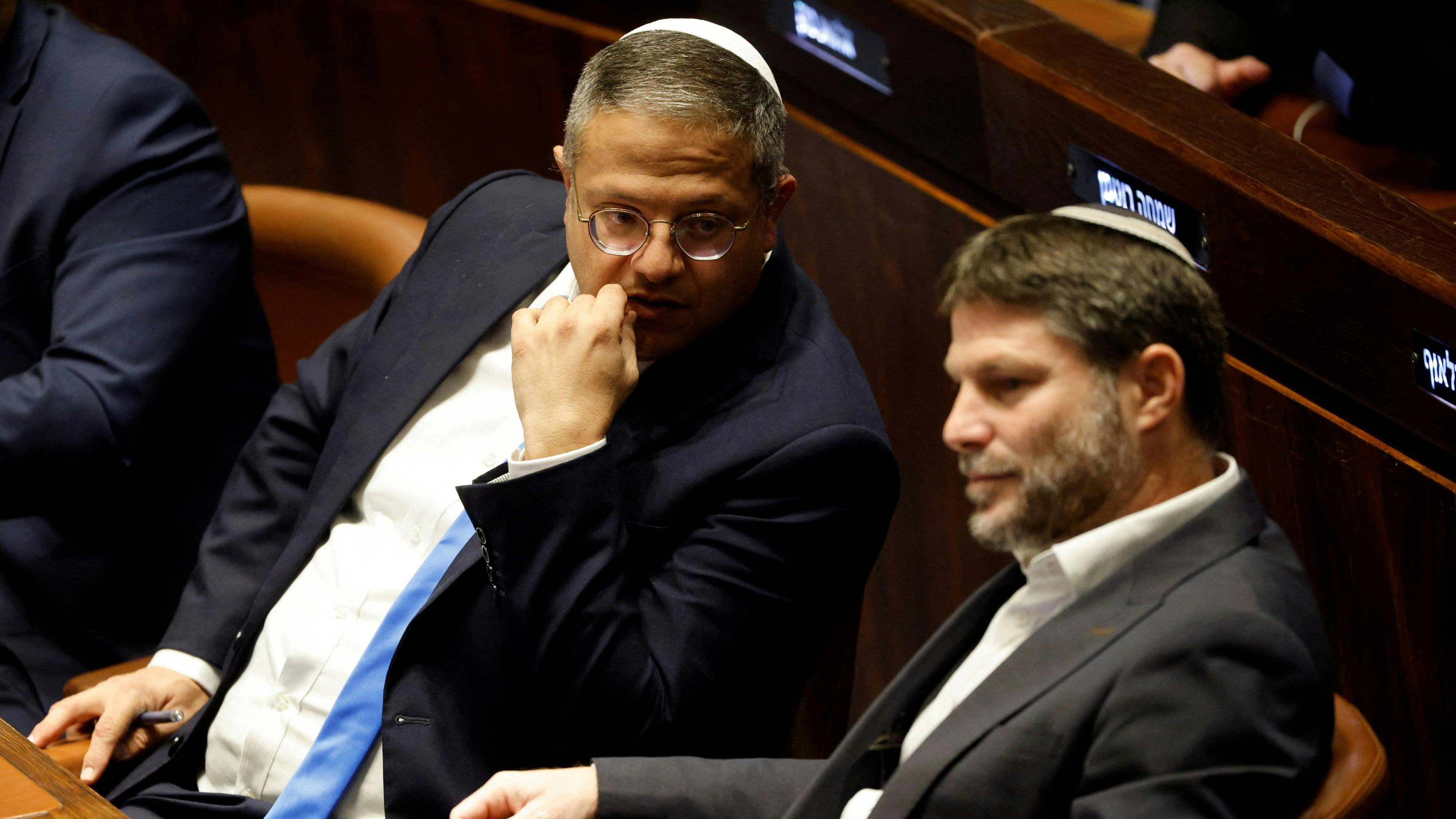 Right-wing Knesset members Itamar Ben-Gvir and Bezalel Smotrich attend a special session at the Knesset Israel's parliament, to approve and swear in a new right-wing government, in Jerusalem December 29, 2022. REUTERS/Amir Cohen/Pool