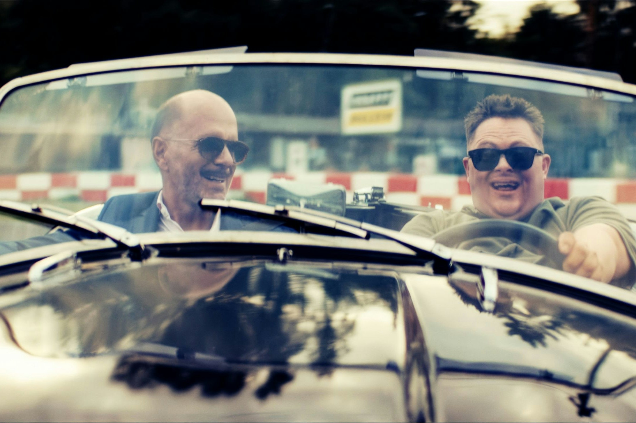 "Ganzer halber Bruder": Thomas (Christoph Maria Herbst, l.) und sein Halbbruder Roland (Nicolas Randel)