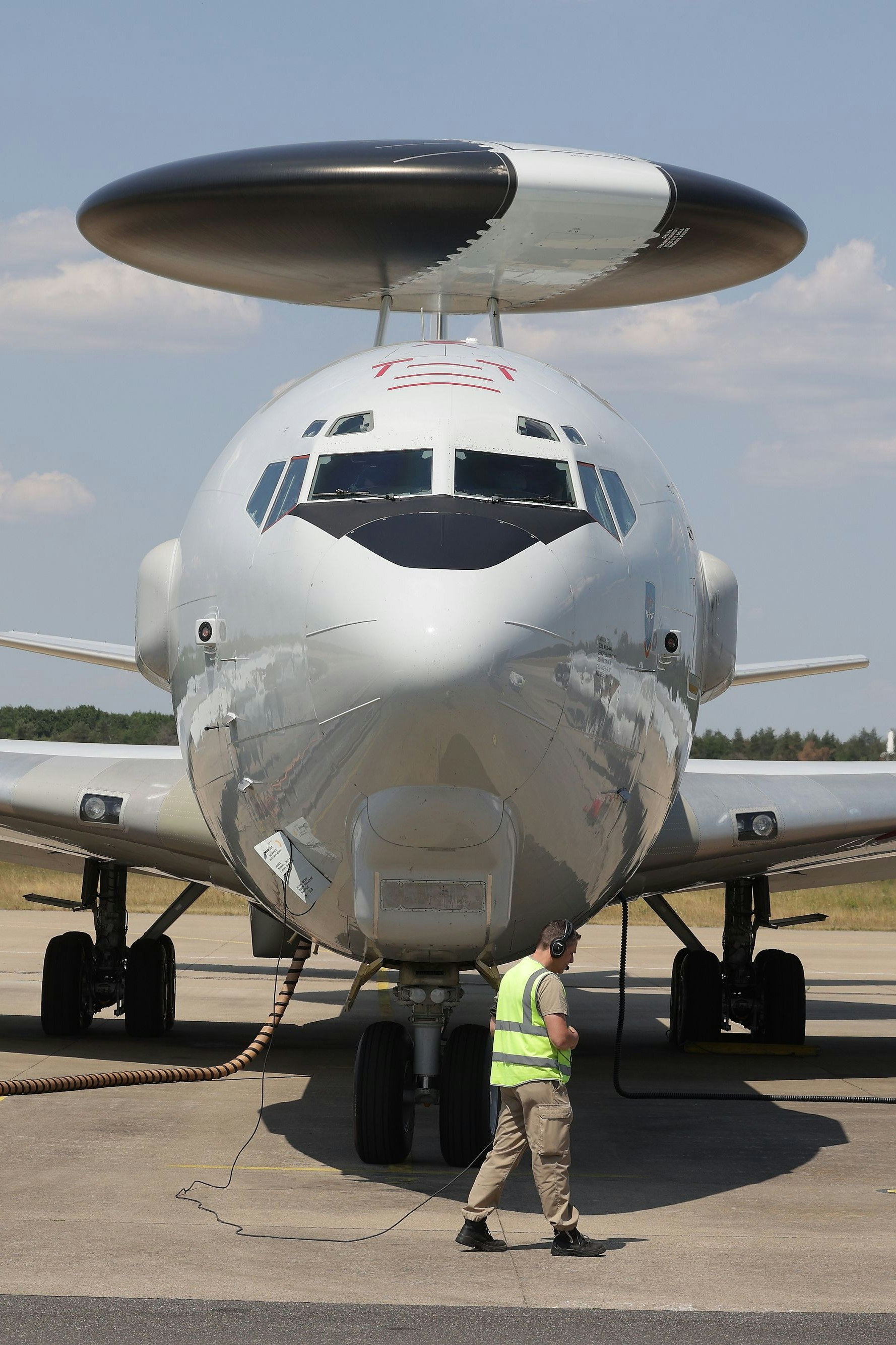 Die NATO betreibt 14 fliegende Radarsysteme (AWACS) zur Luftabwehr, sie sind in Deutschland stationiert