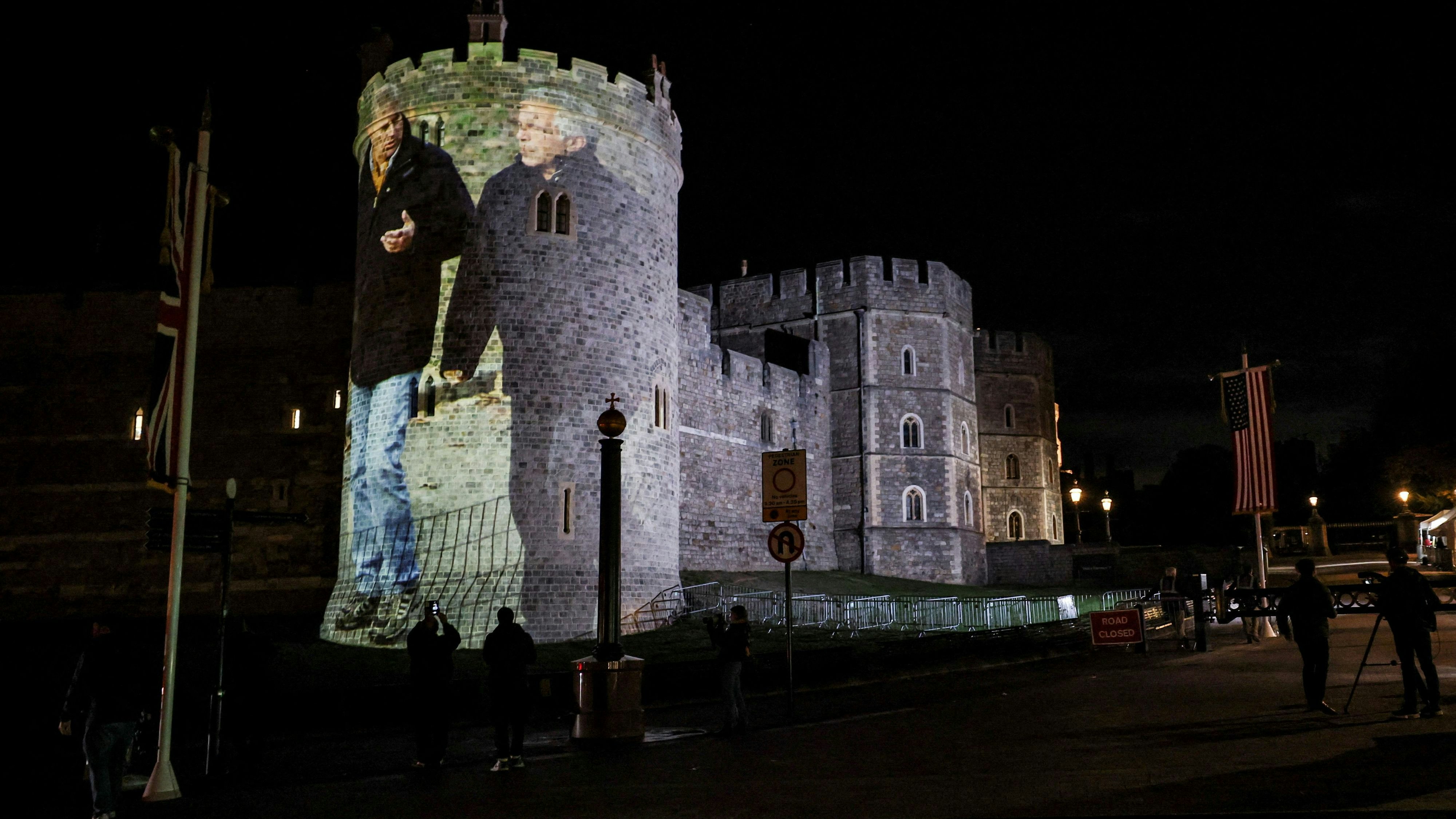 Britische Aktivisten stellten sicher, dass Andrew und Trump wissen, dass man ihre Epstein-Verbindungen nicht vergessen hat.