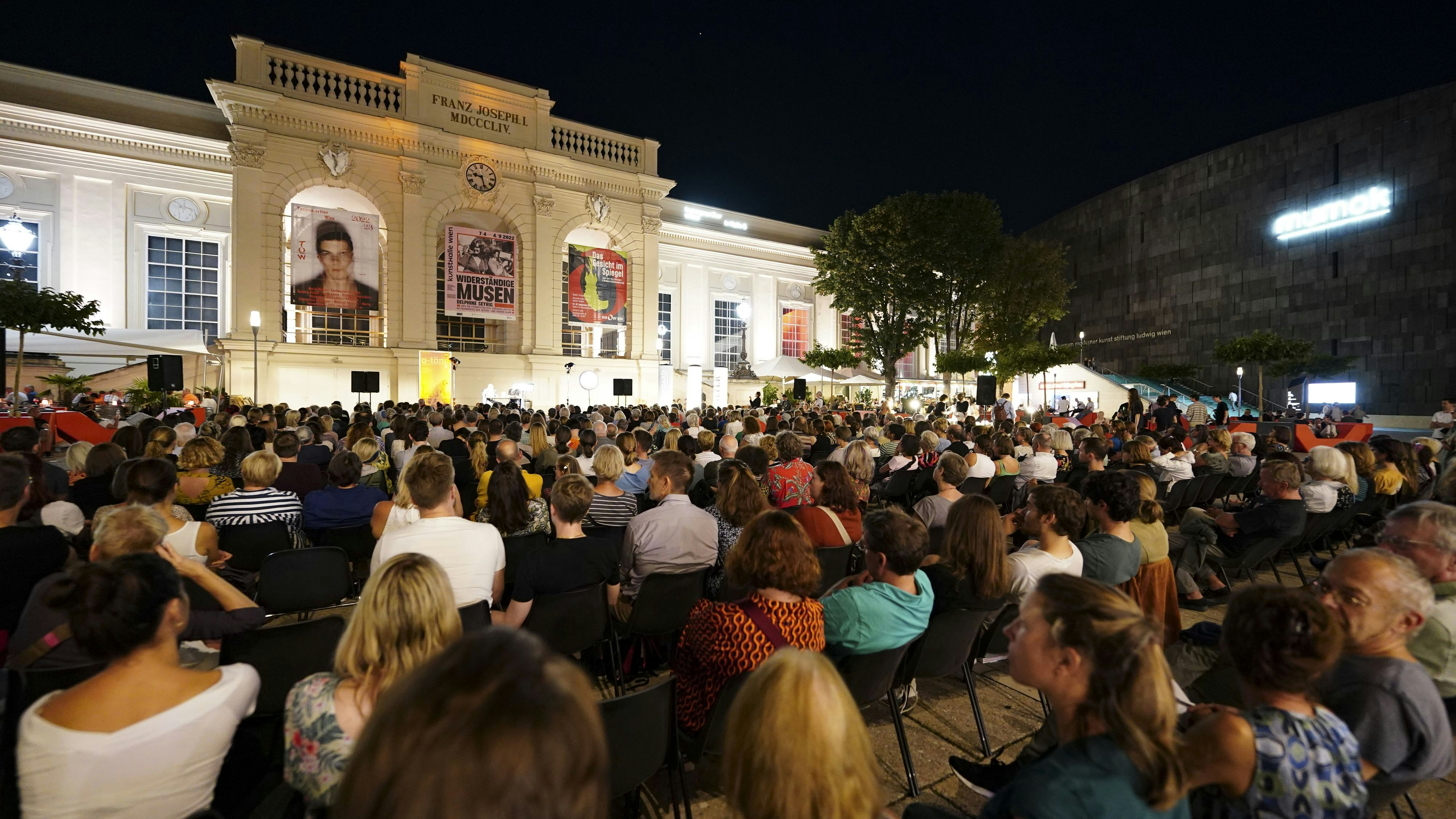 Publikumsmagnet: Heinrich Steinfest als Gast am Literaturfestivals "O-Töne 2022" im Museumsquartier in Wien