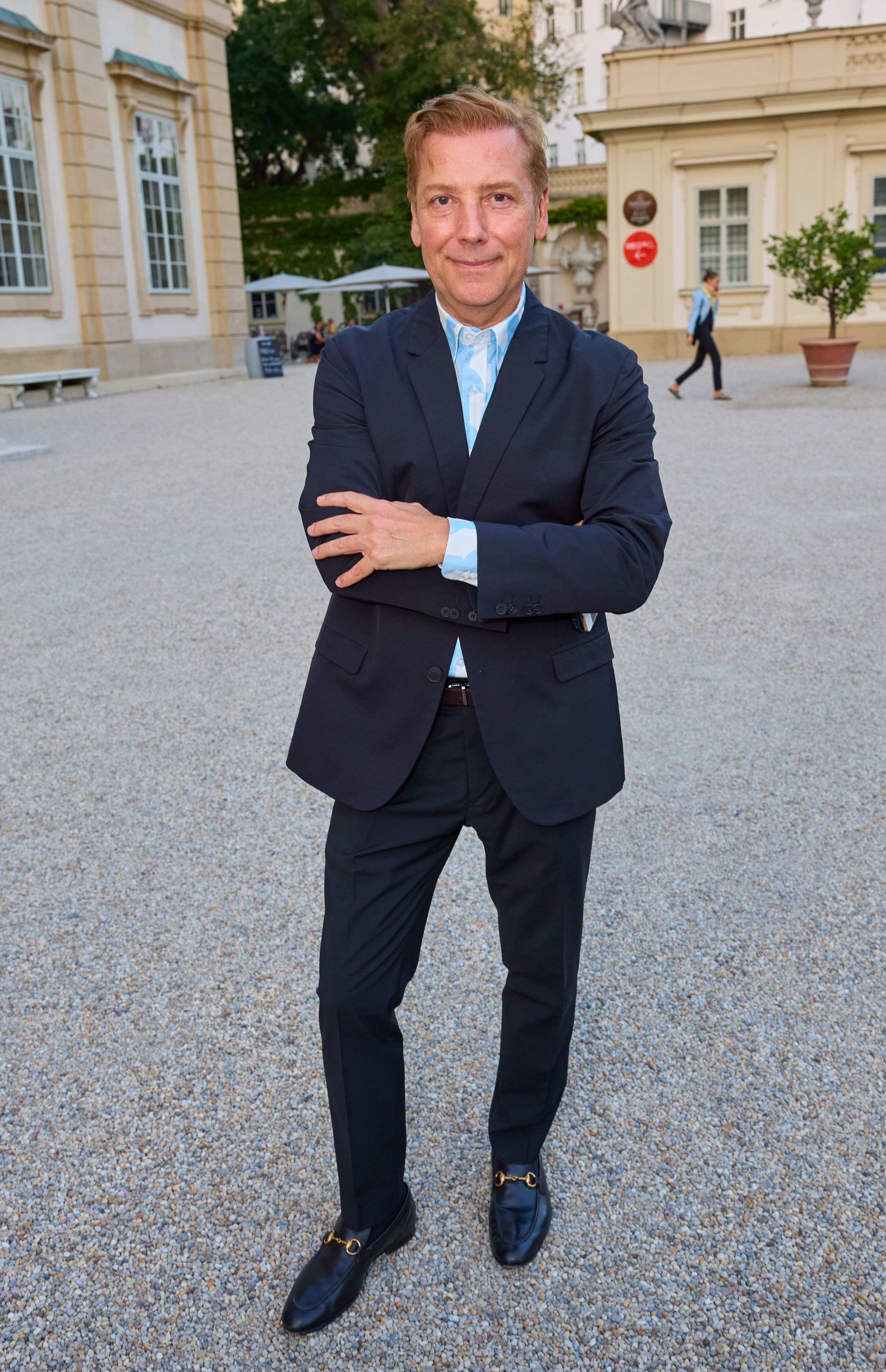 Modedesigner Atil Kutoglu wird das Silberne Ehrenzeichen für Verdienste um das Land Wien verliehen. 