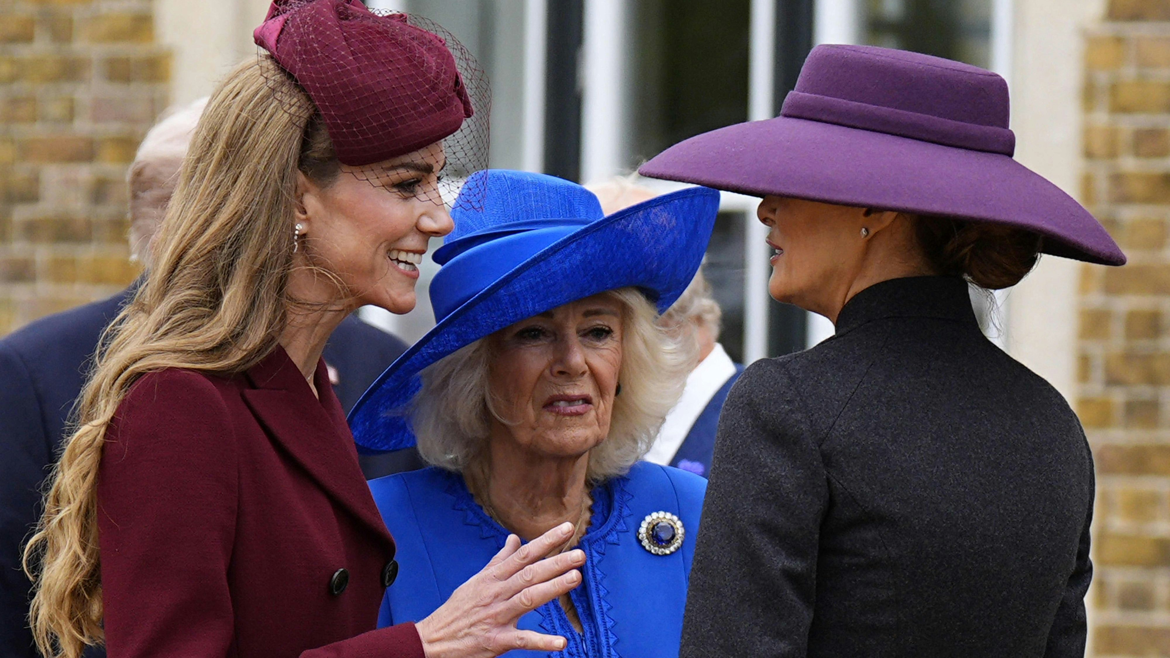 Melania Trump mit Königin Camilla und Prinzessin Kate.
