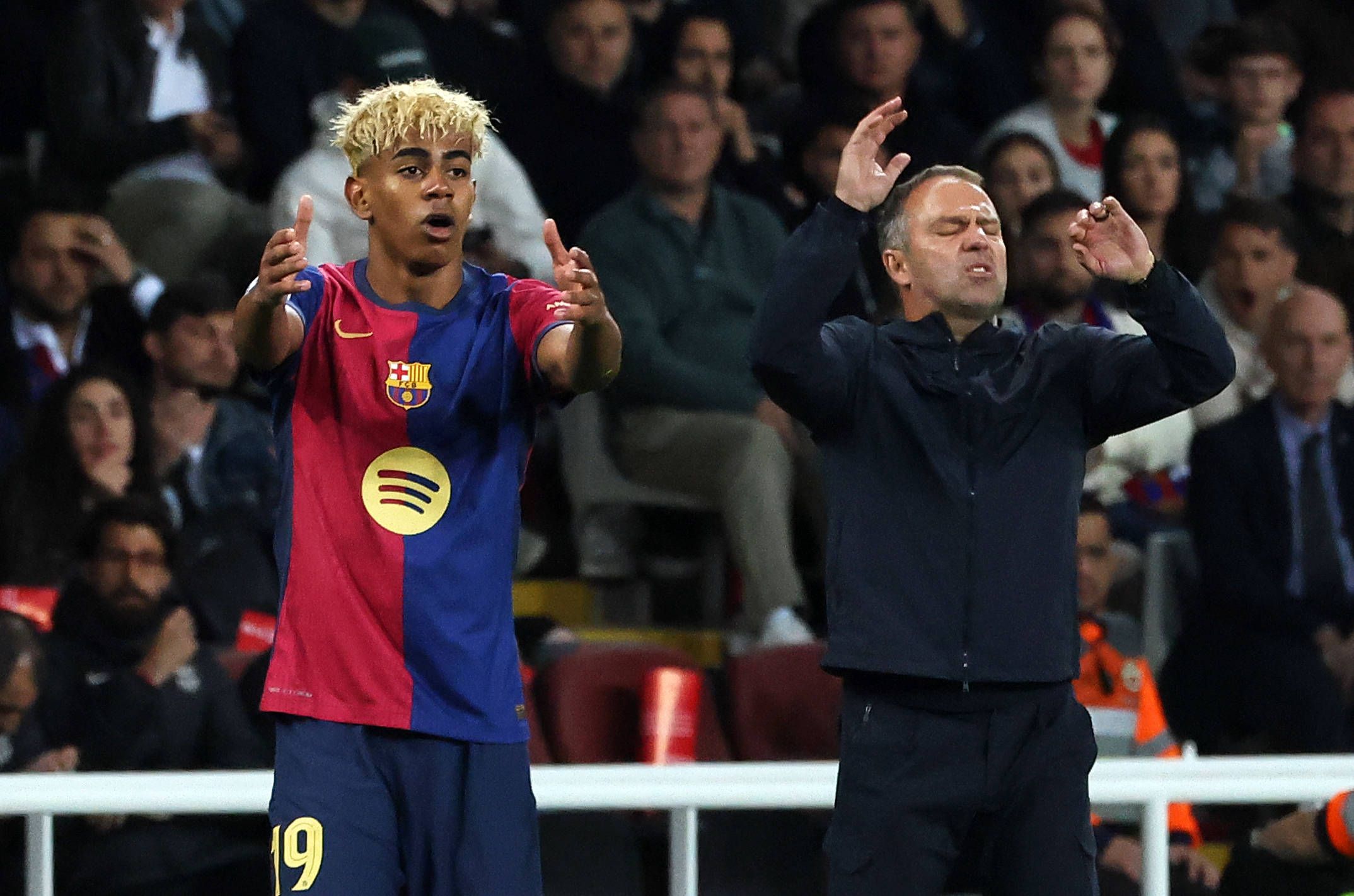 Hansi Flick und Lamine Yamal. 