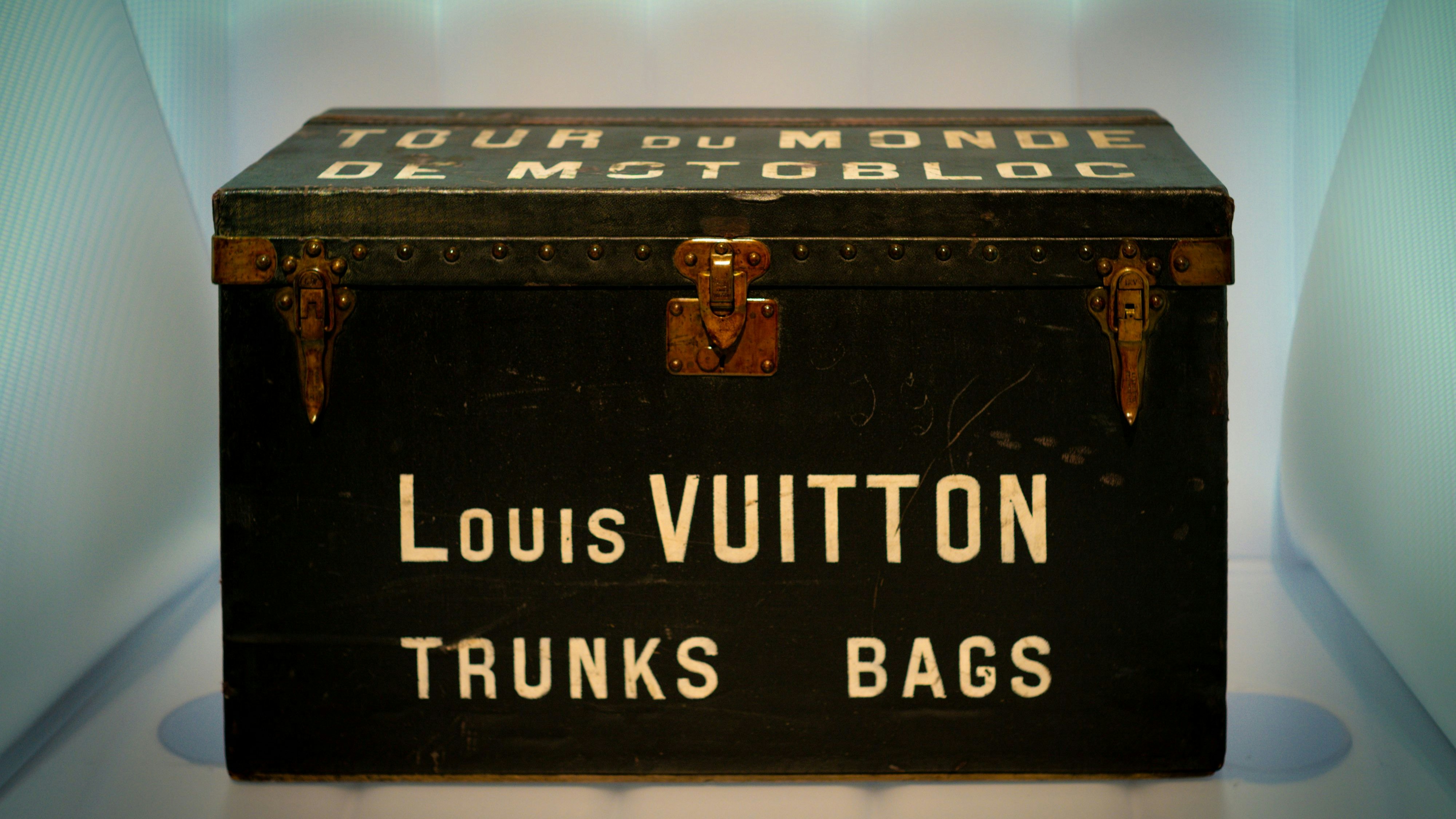 Heute werden die Koffer in Museen ausgestellt oder in verschiedenen speziellen Louis Vuitton Pop-ups präsentiert.