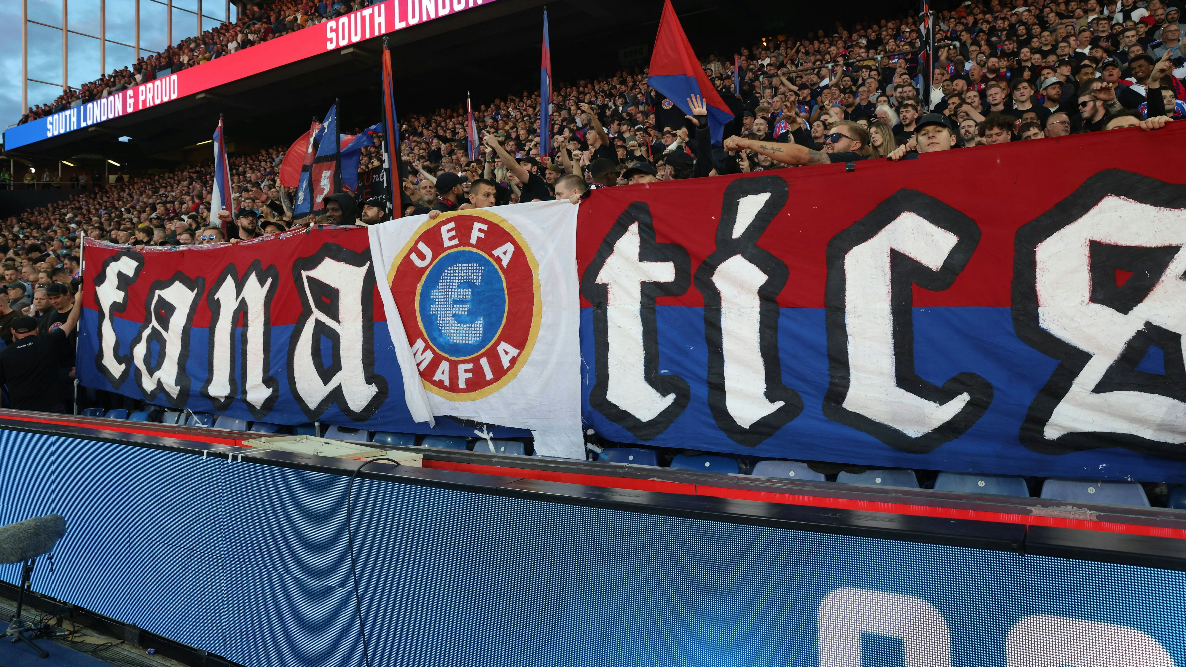 Heute.at - UEFA spricht nächste Strafe gegen Glasner-Klub aus