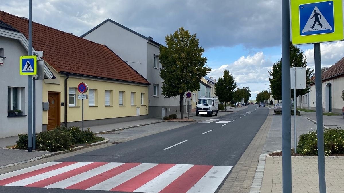 Heute.at - Bub fast angefahren – Schutzweg bei Schule unsicher