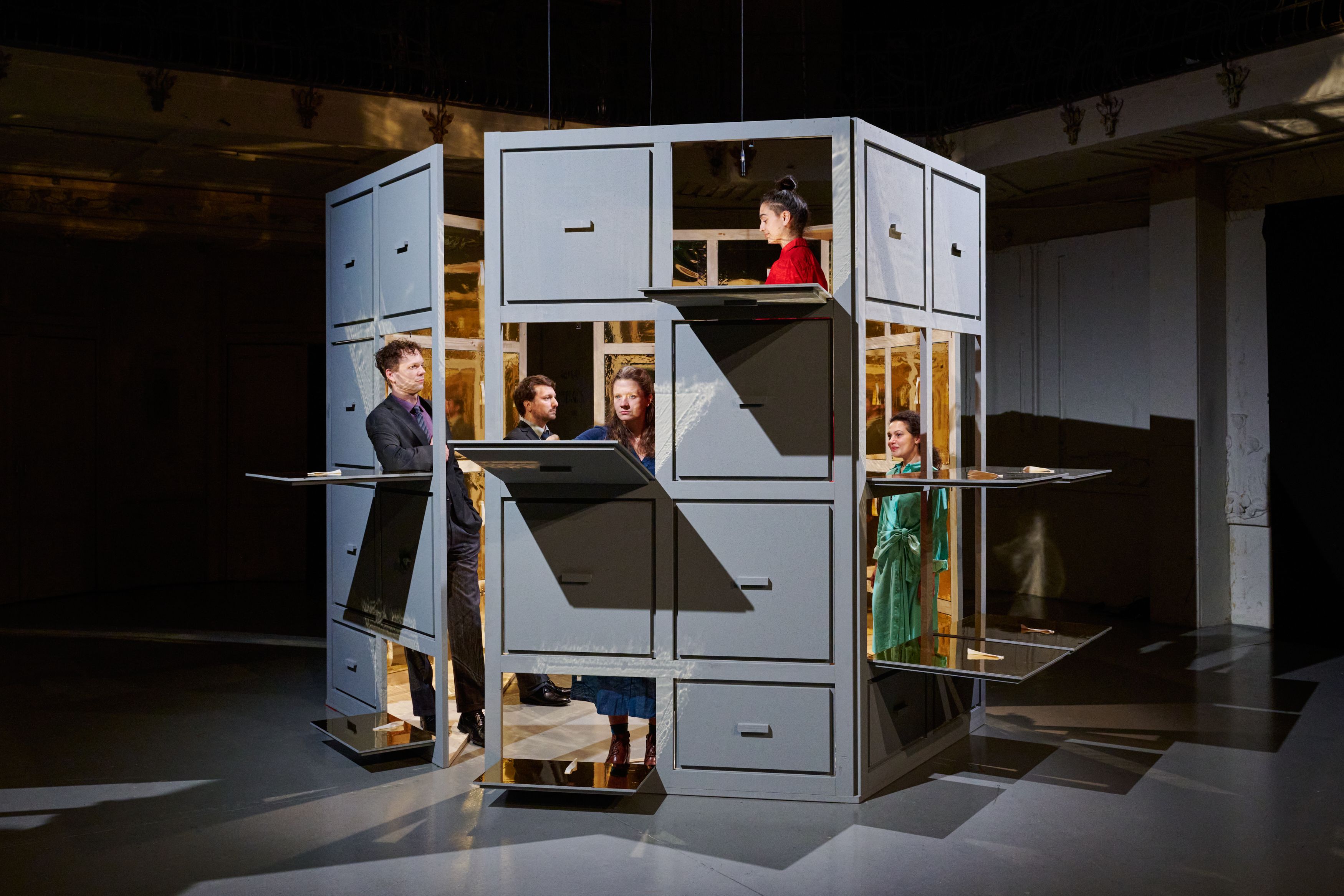 Heute.at - Gewinne Karten für Knöpfe im Theater Nestroyhof