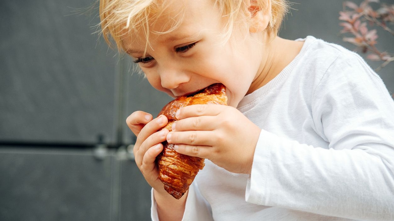 In vielen süßen Versuchungen steckt oft Alkohol – die AK fordert deutlichere Kennzeichnungen. (Symbolbild)