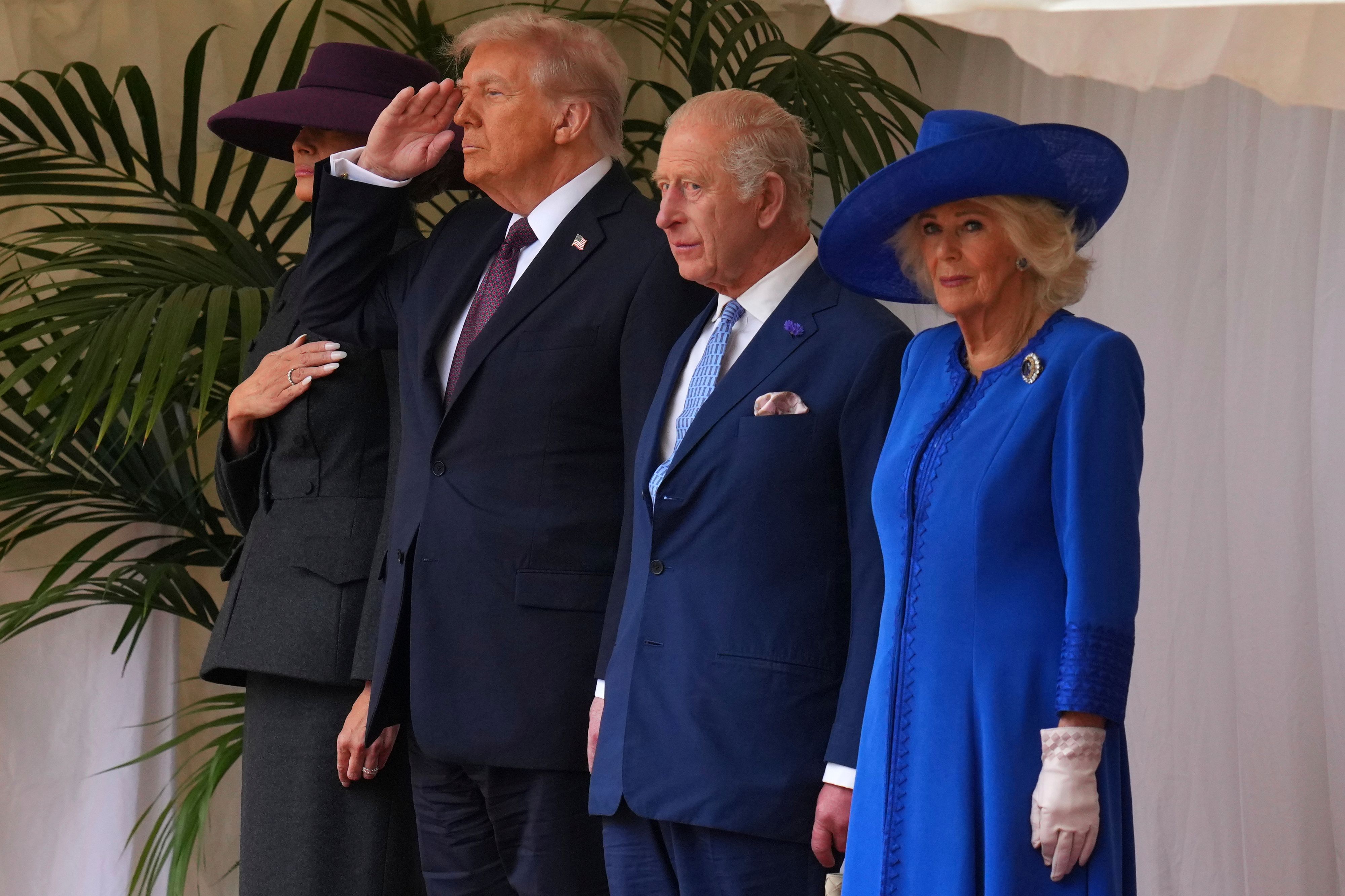 Donald Trump und seine Frau Melania haben das Königspaar Charles und Camilla getroffen. 