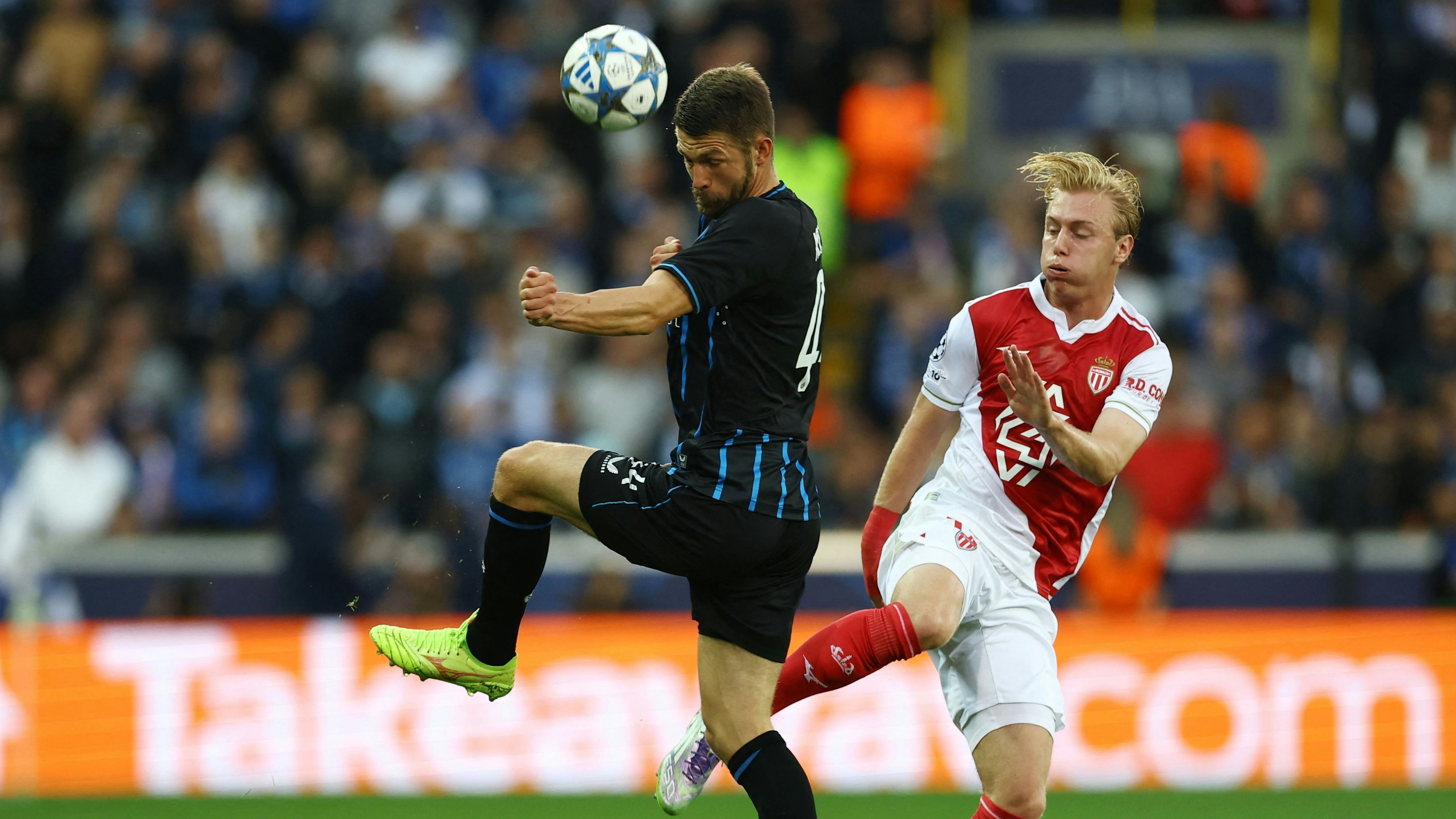 Heute.at - 1:4-Abfuhr für Hütter, Eigentor rettet Leverkusen