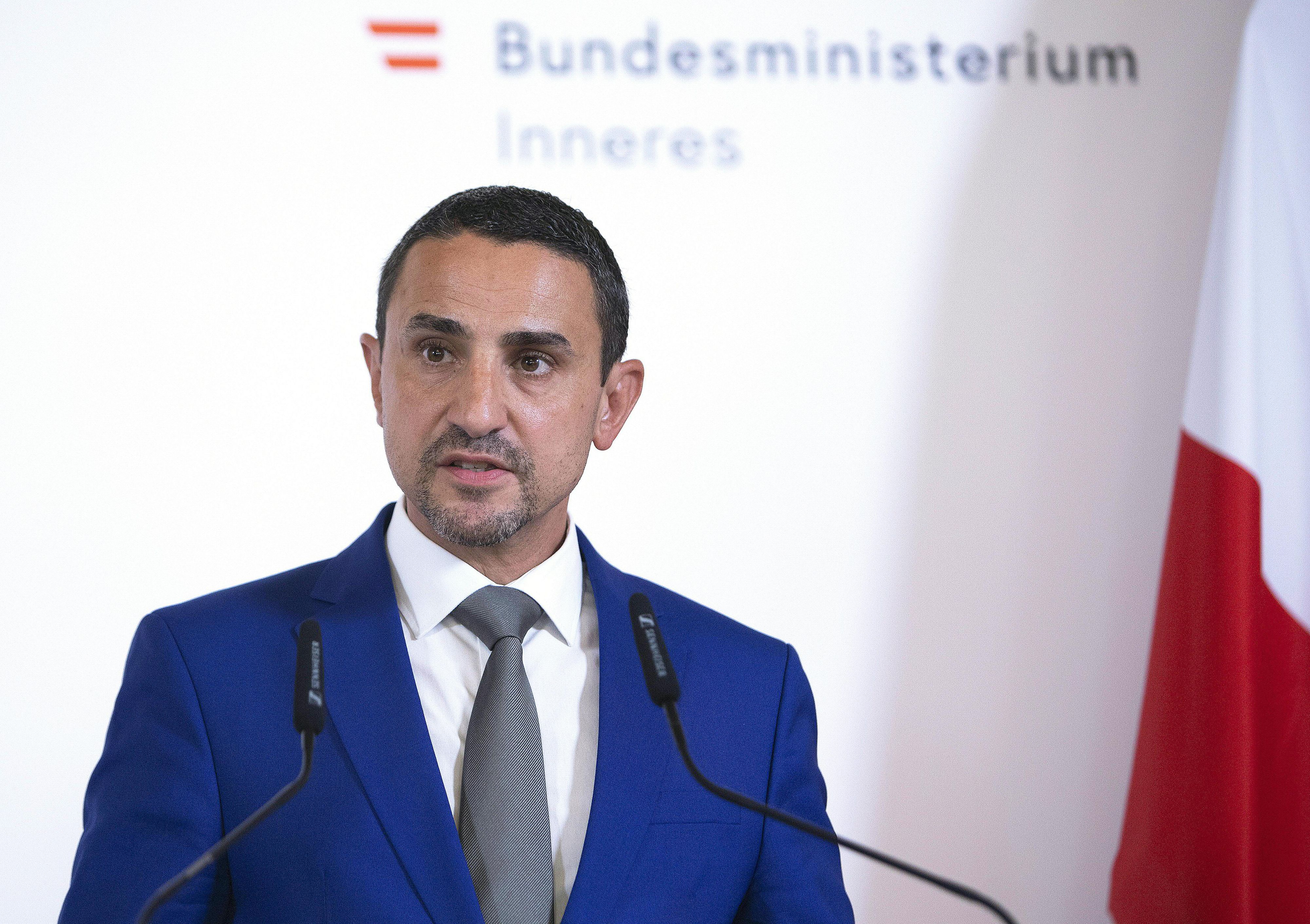 Omar Haijawi-Pirchner tritt zurück. 