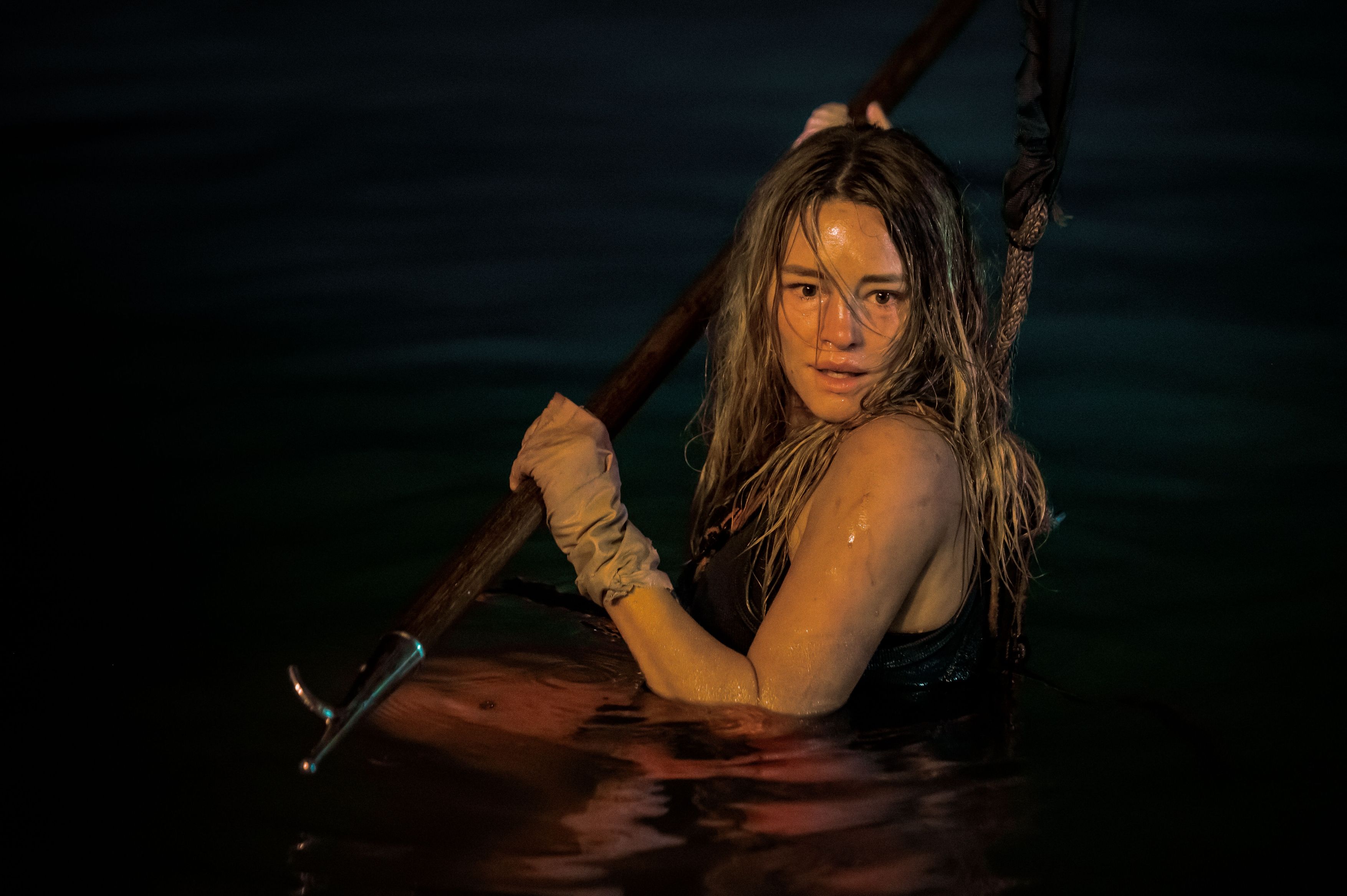 Zephyr muss vor dem Hai fliehen, dabei ist der nicht der Einzige, der sie töten will.