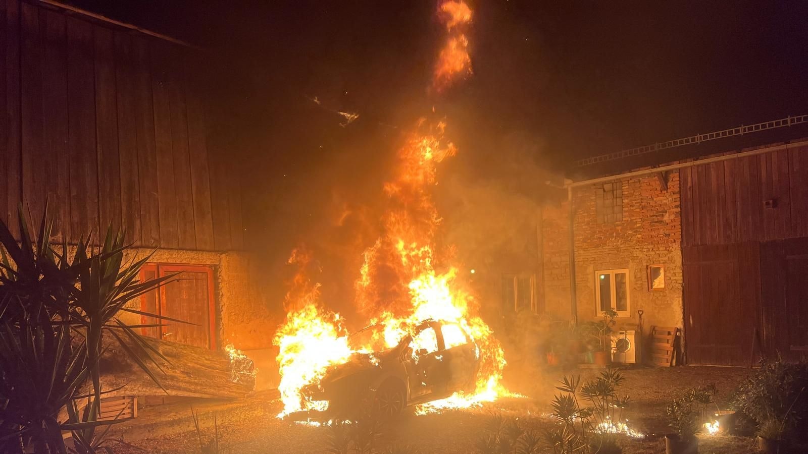 Heute.at - Kirtag-Aufbau: Feuerwehr bemerkt Brand, rettet Bewohner