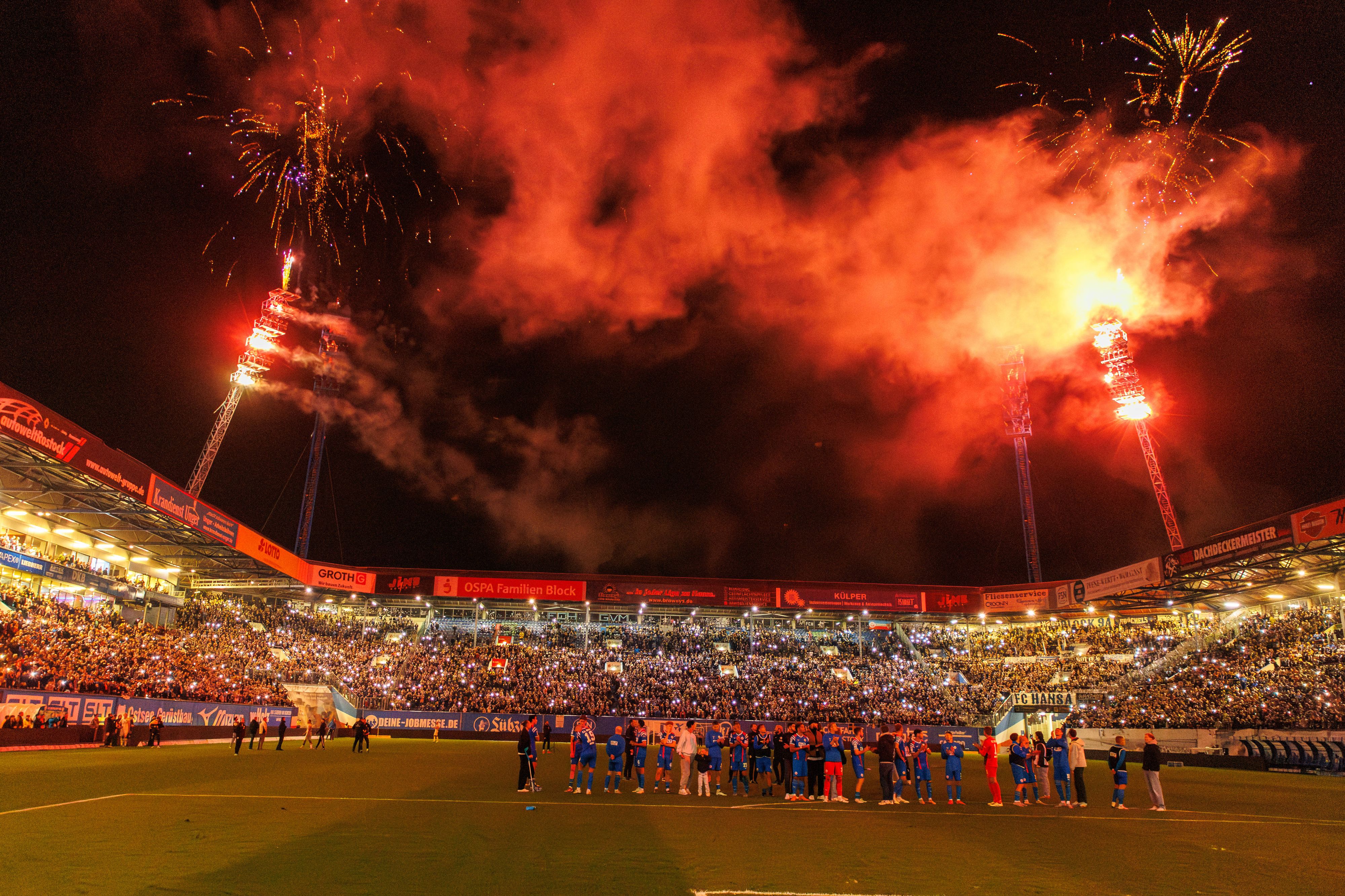Bei einer Pyro-Show nach dem Spiel kam es zu einem folgenschweren Zwischenfall.