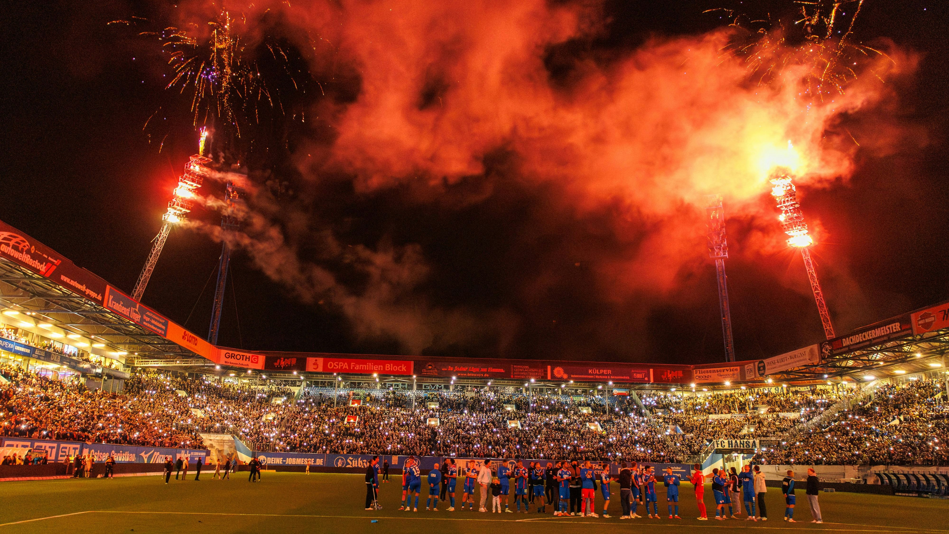 Nach dem Spiel wurden die alten Flutlichtmasten mit einer genehmigten Pyrotechnik verabschiedet. Dabei wurde eine Junge und andere Personen verletzt.