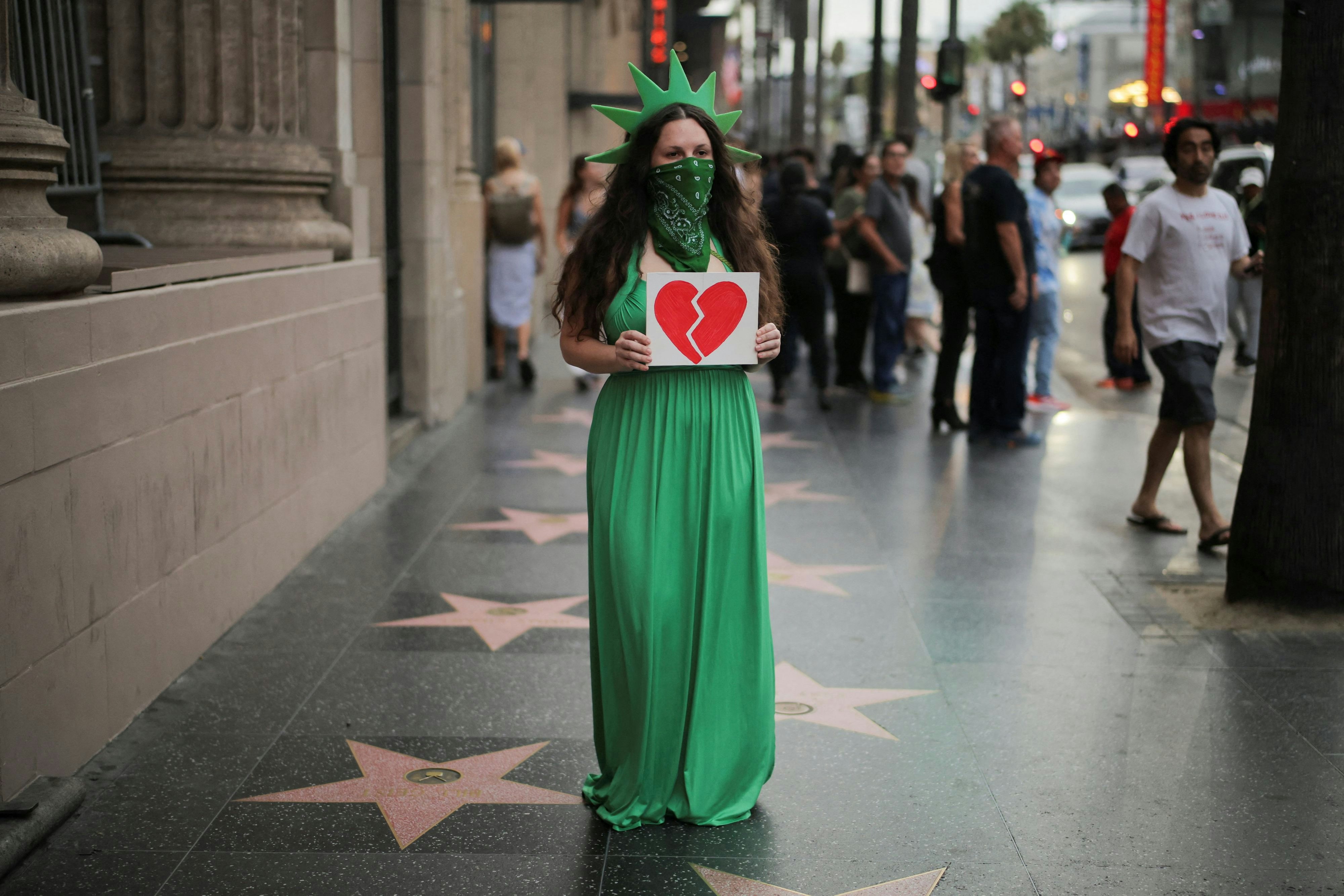 Protest gegen die Absetzung vor dem El Capitan Entertainment Centre in Los Angeles, wo "Jimmy Kimmel Live!" aufgezeichnet wurde