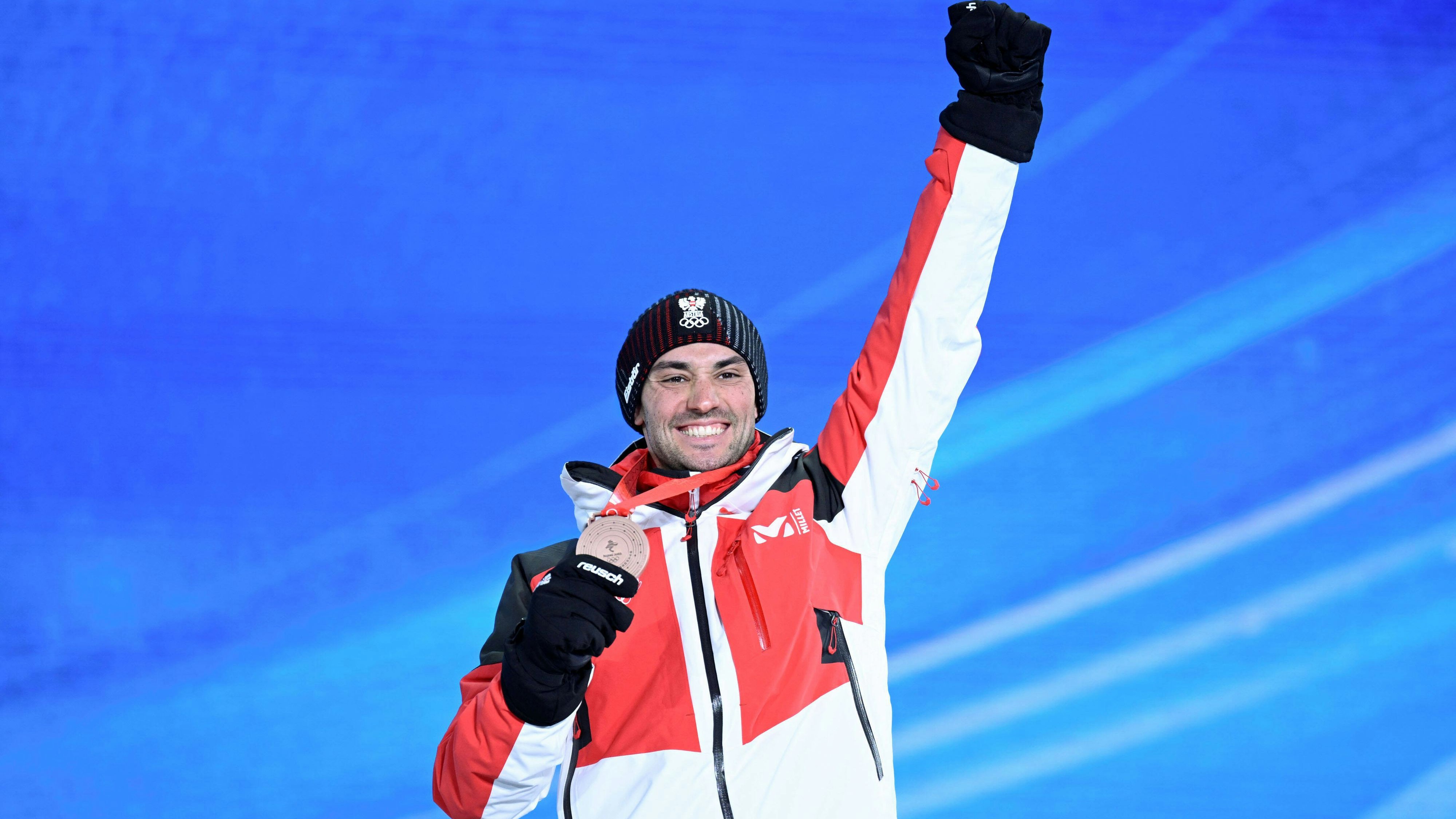 220210 -- ZHANGJIAKOU, Feb. 10, 2022 -- Bronze medalist Lukas Greiderer of Austria poses during the awarding ceremony of Nordic Combined Individual Gundersen Normal Hill/10km at Zhangjiakou Medals Plaza of the Winter Olympics in Zhangjiakou, north China s Hebei Province, Feb. 10, 2022.  BEIJING2022CHINA- ZHANGJIAKOU-OLYMPIC Winter games, Winterspiele,Spiele, Summer games AWARDING CEREMONY CN DaixTianfang PUBLICATIONxNOTxINxCHN 