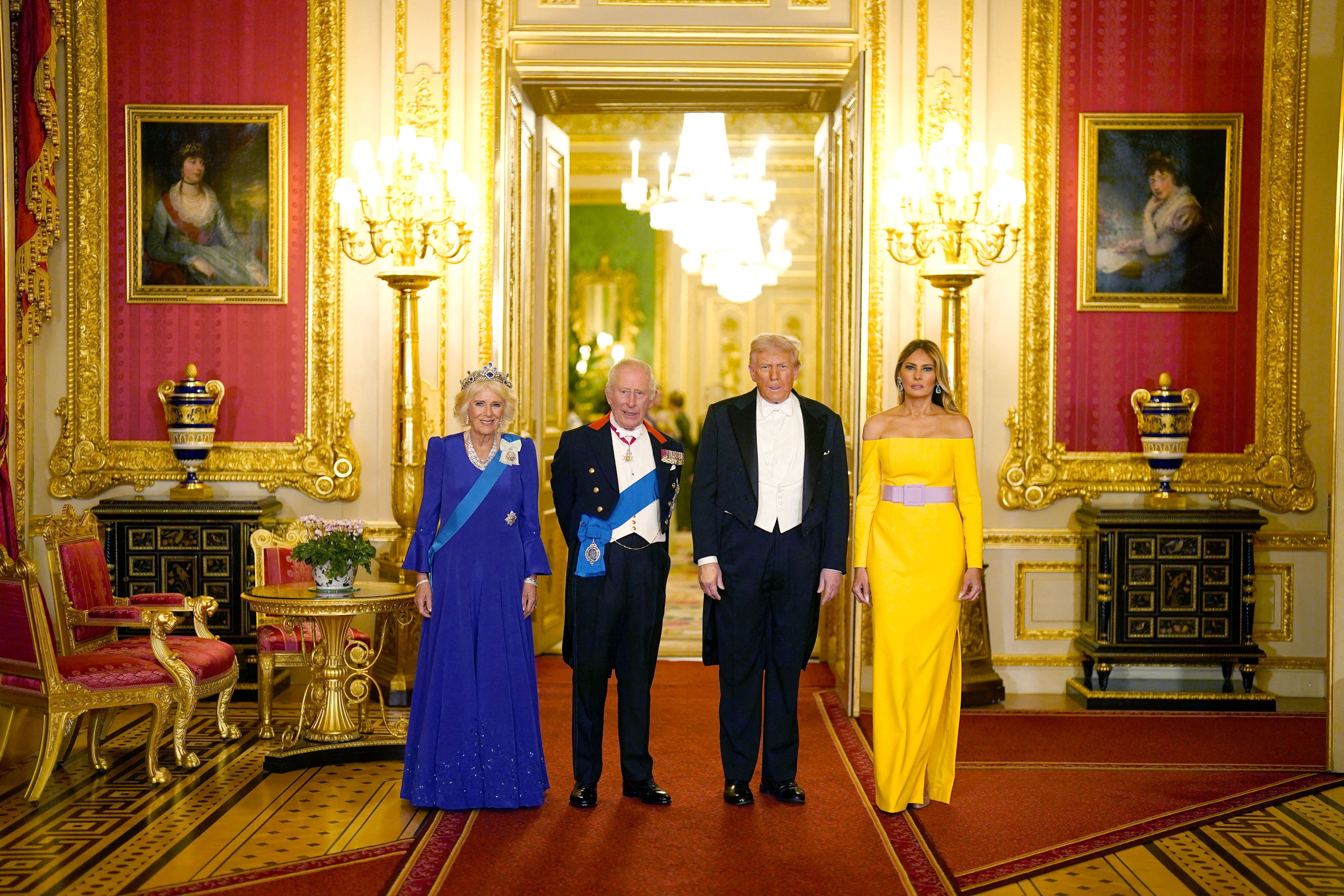 Inoffizielles offizielles Gipfelfoto: König Charles und Königin Camilla mit Donald Trump and First Lady Melania