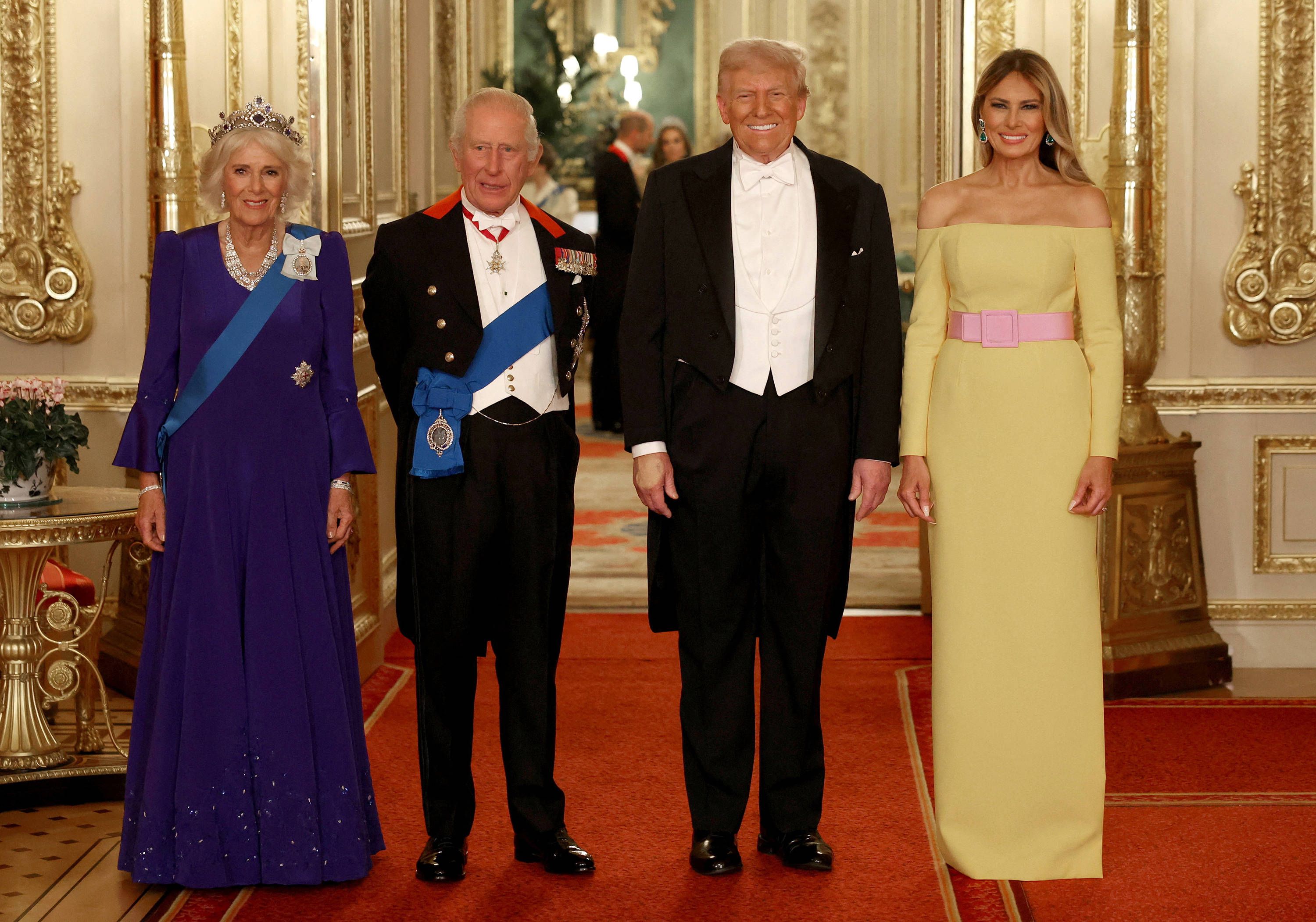 Königin Camilla, König Charles, US-Präsident Donald Trump und First Lady Melania Trump bei ihrer Ankunft zum Staatsbankett zu Ehren von Trump im Windsor Castle.