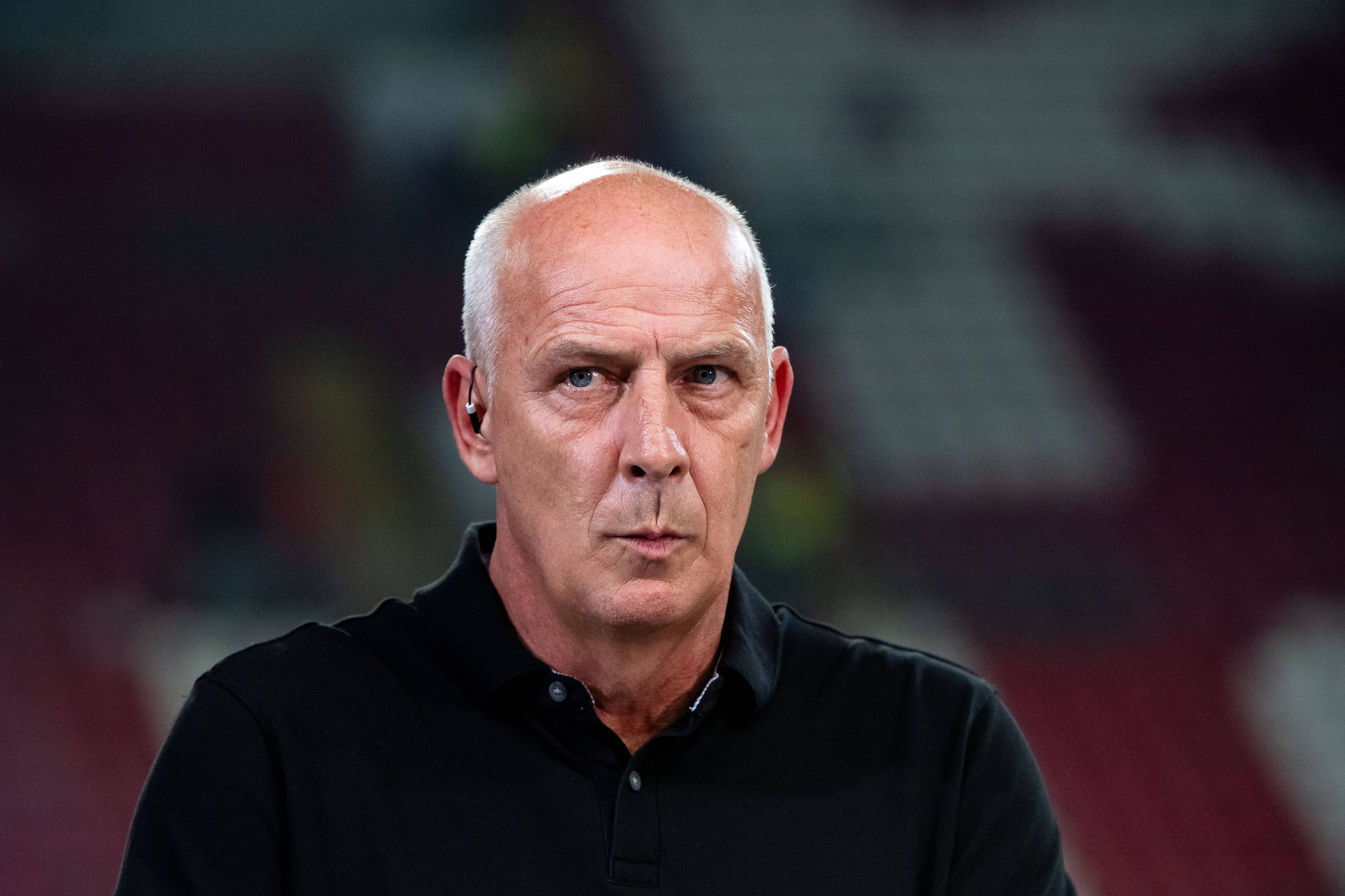 Mario basler teilt aus.