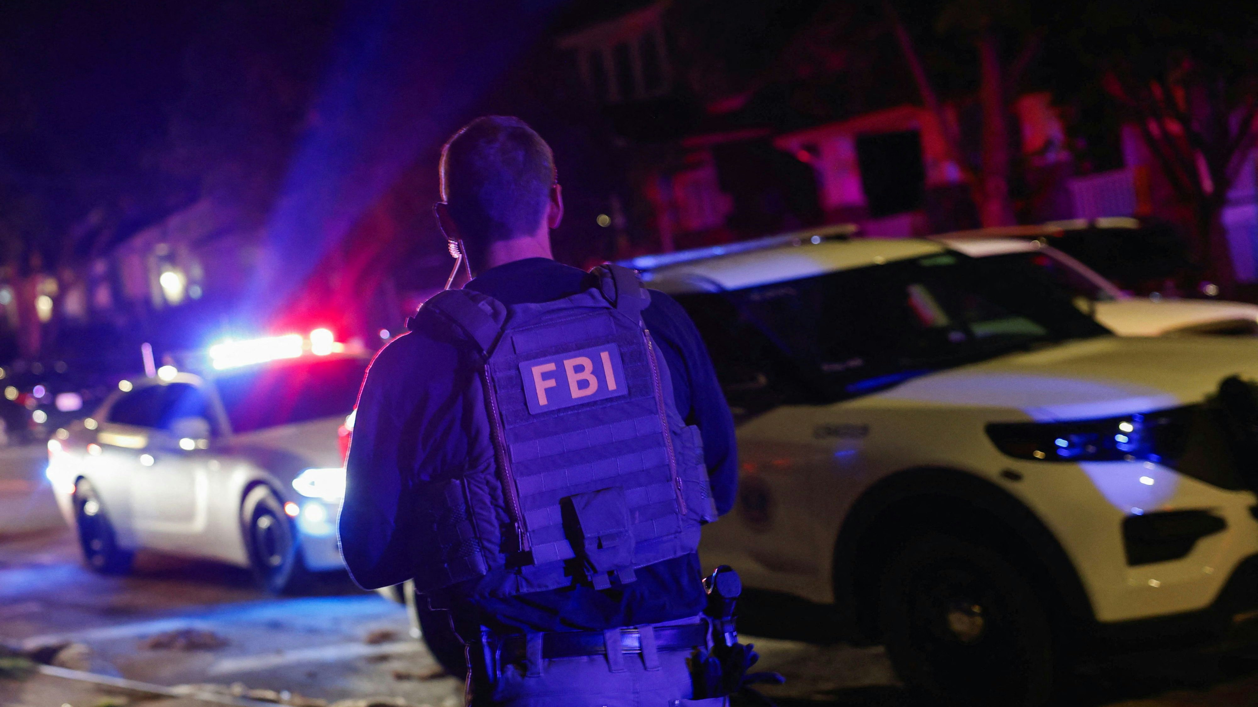 Heute.at - 4 Tote! Bewaffneter schießt in den USA auf Polizisten