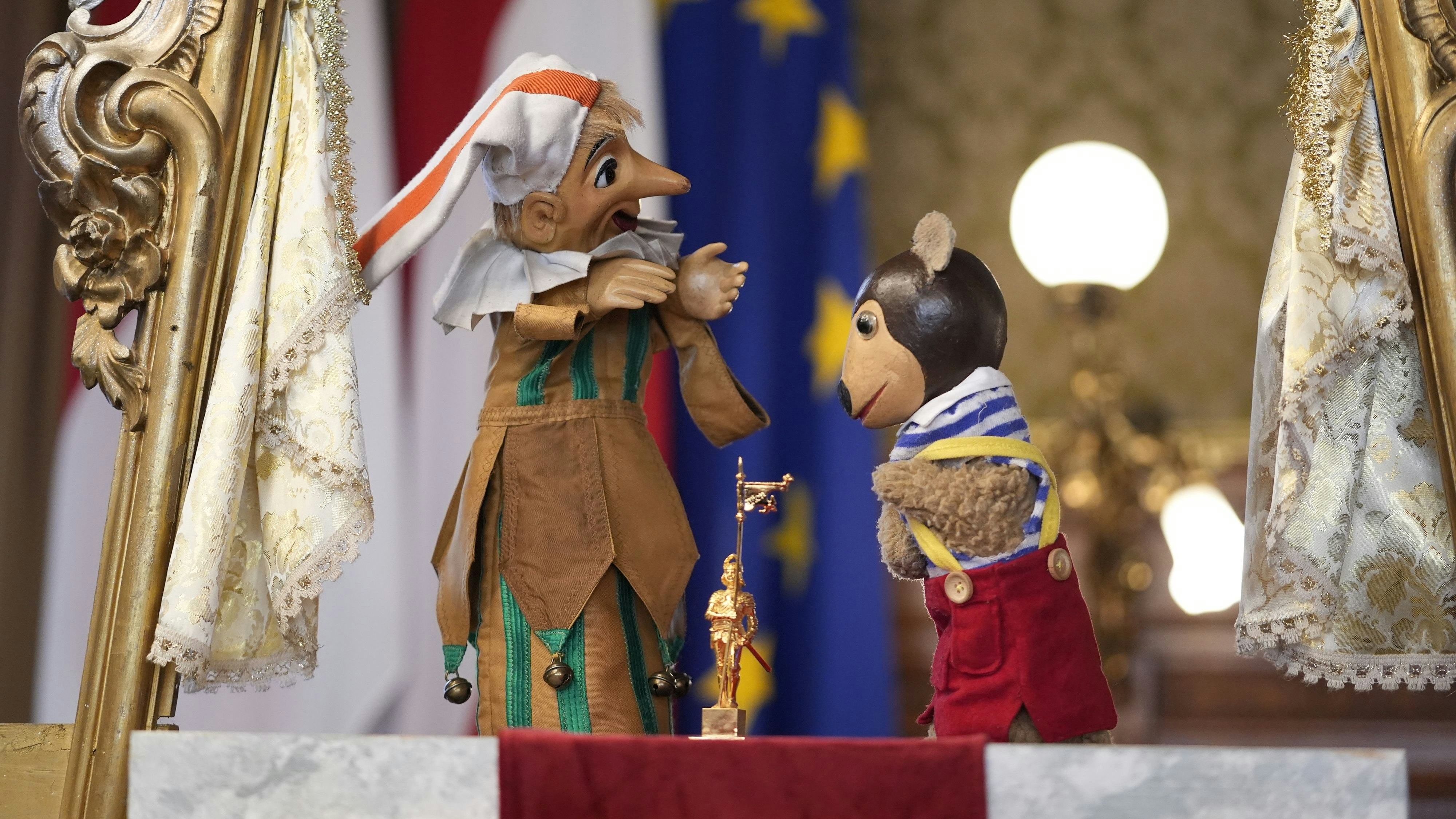 Heute.at - 75 Jahre Jubiläum! Rathausmann für Kasperl & Pezi