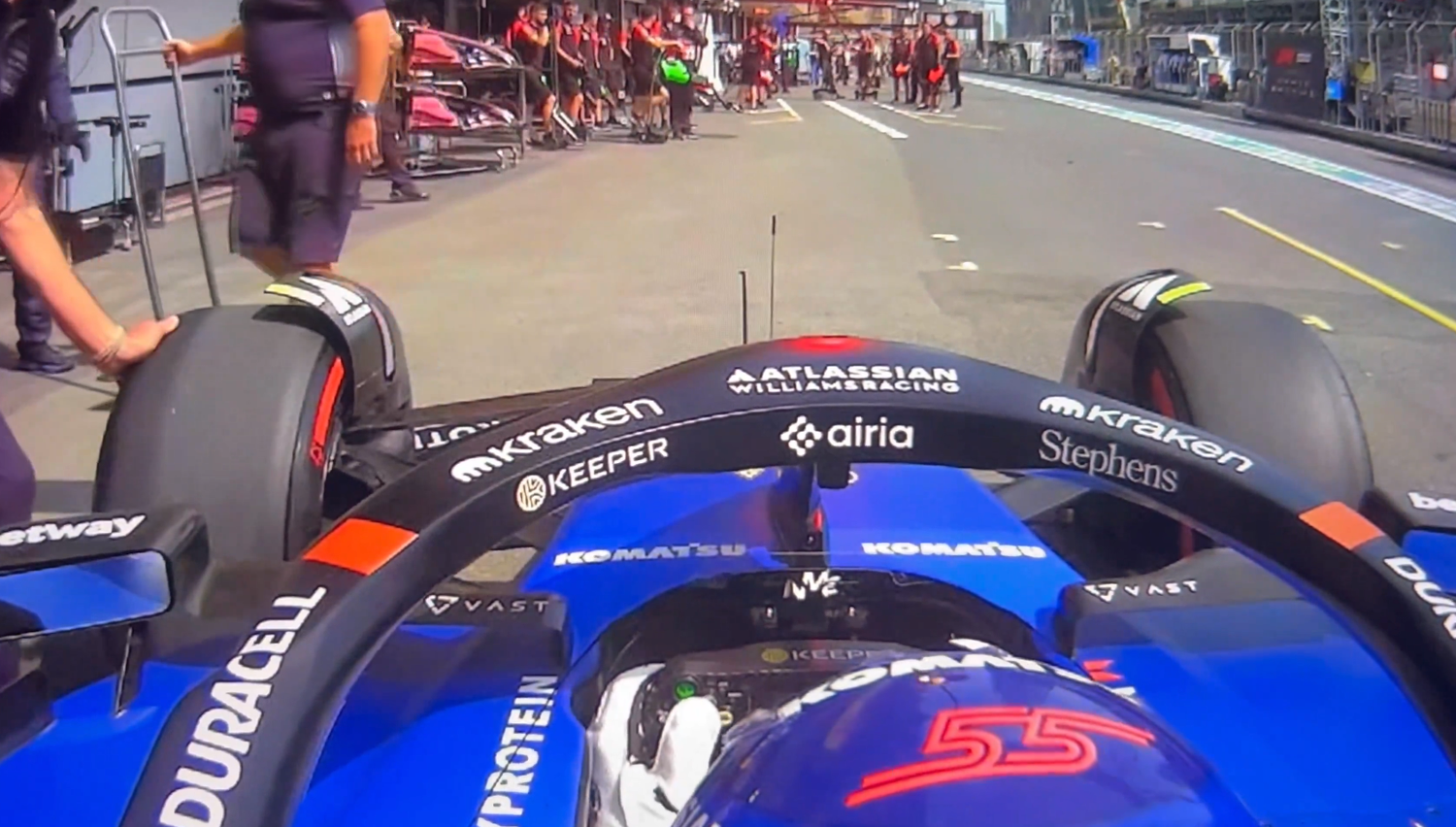 Heute.at - Fahr weiter - Sainz fährt in die falsche Box