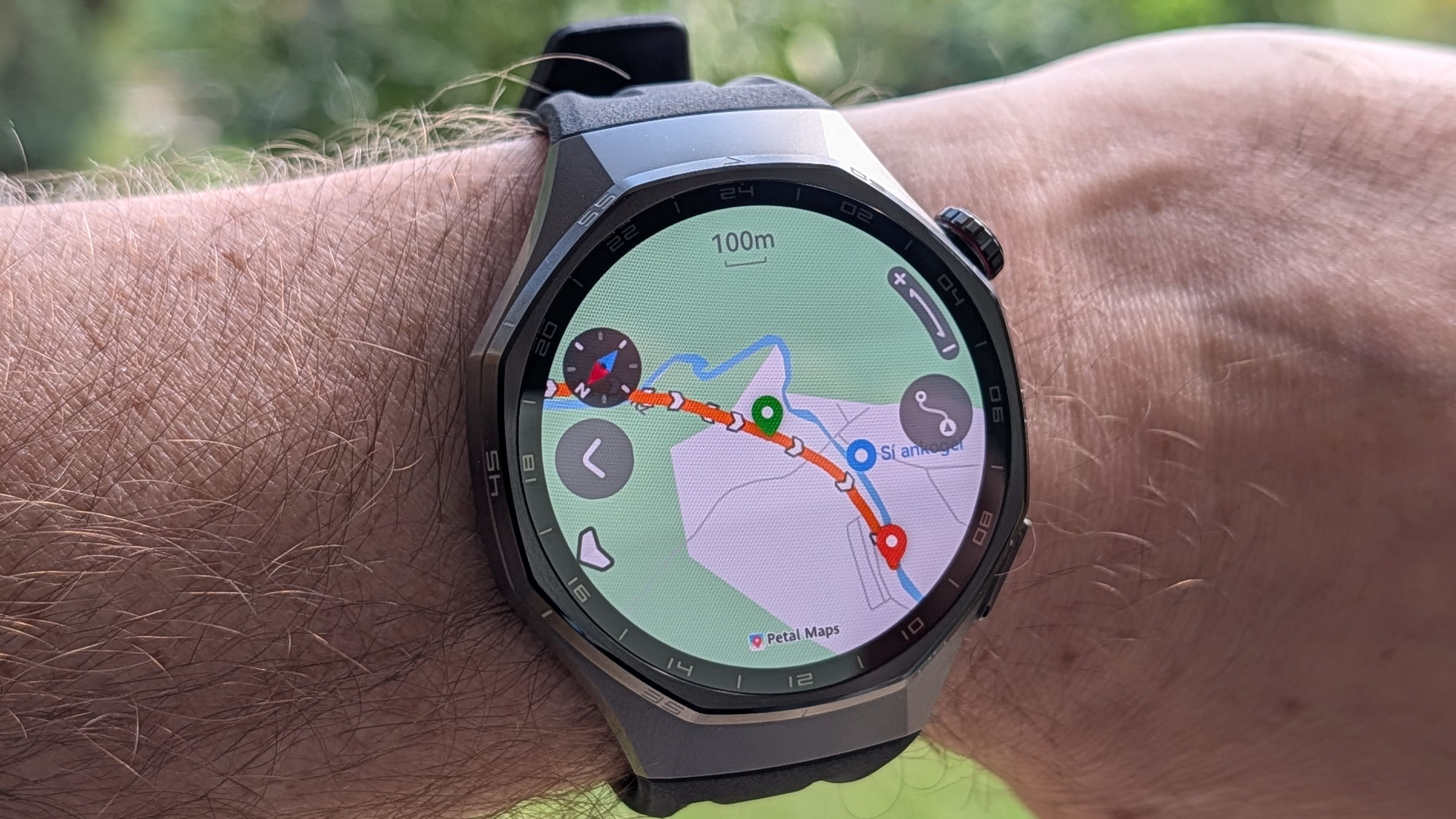 Wanderung von Hütte zu Hütte: GPS zeichnet die Route exakt nach und führt per Trace-Back-Funktion punktgenau an den Ausgangsort zurück.